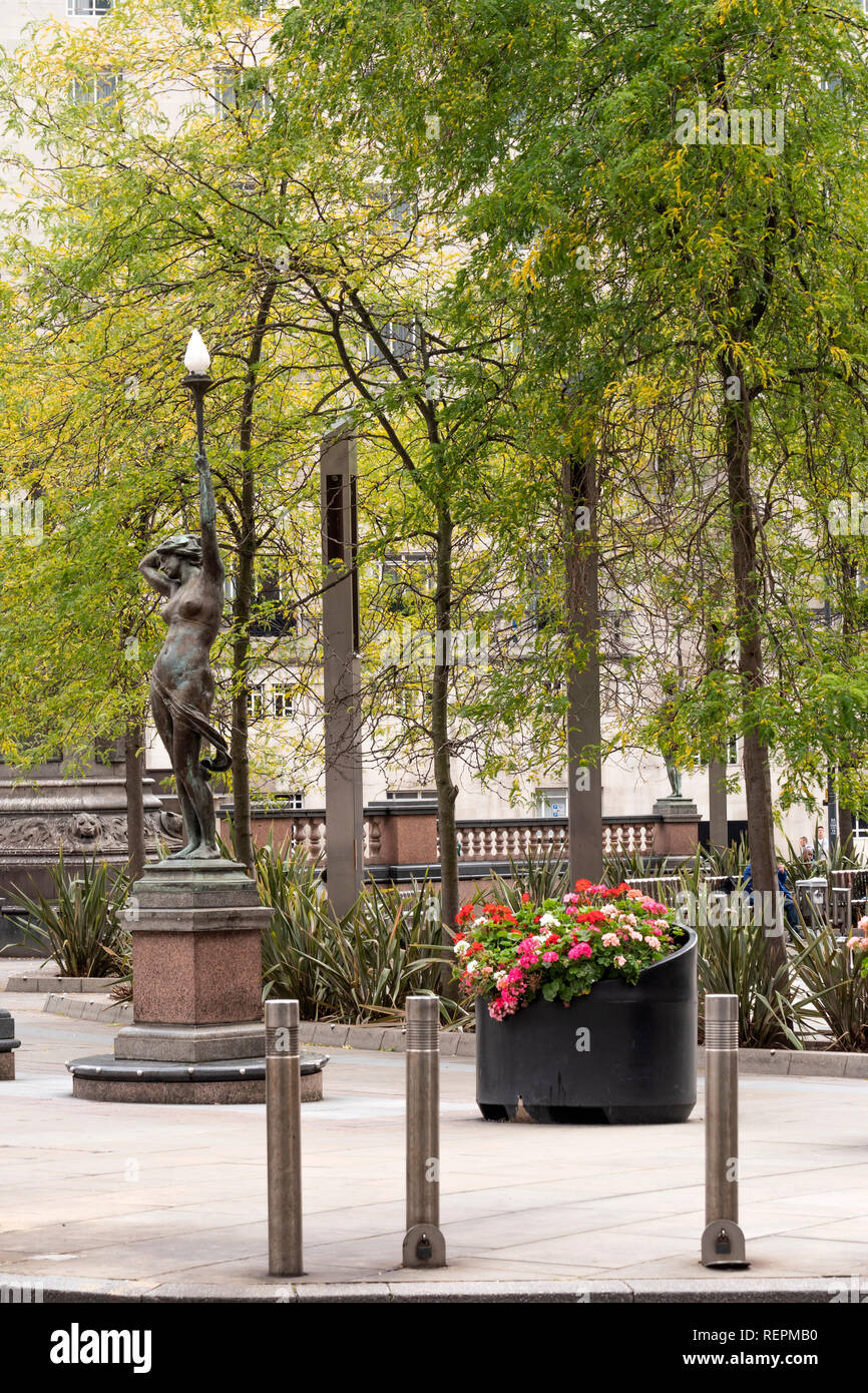 Ninfa statua City Square Leeds West Yorkshire Inghilterra Foto Stock