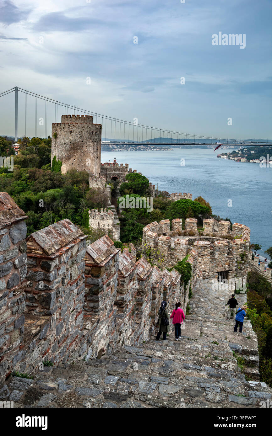 Rumeli Fortezza (Rocca d'Europa), Fatih Sultan Mehmet e stretto del Bosforo, Istanbul, Turchia Foto Stock