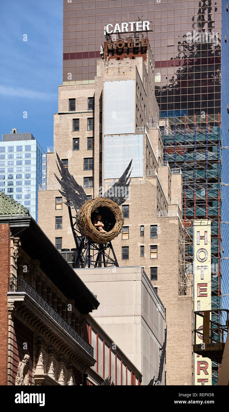 New York, Stati Uniti d'America - 29 Giugno 2018: Manhattan Hotel Carter, 24 piani di altezza edificio aveva 1000 camere in corrispondenza della sua apertura, ora dispone di 700 camere. Foto Stock