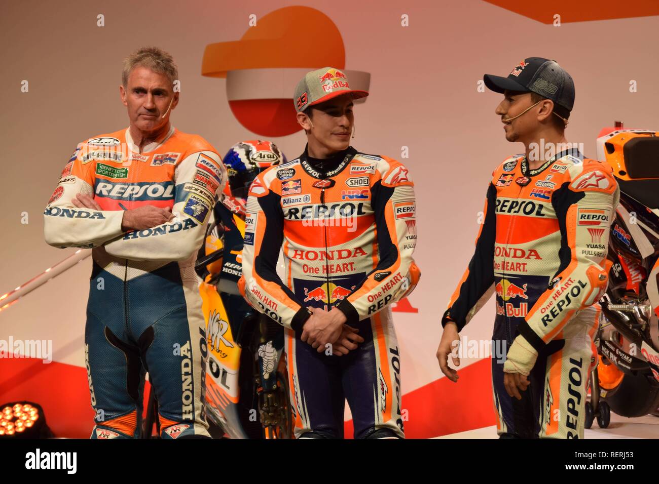 MotoGP - Repsol Honda Team presentation - Campus Repsol, Madrid, Spagna - 23 gennaio 2019 ex piloti Repsol Mick Doohan (L) e Alex Crivillé (R) con la Repsol Marc Marquez e Jorge Lorenzo durante la presentazione Cordon premere Foto Stock