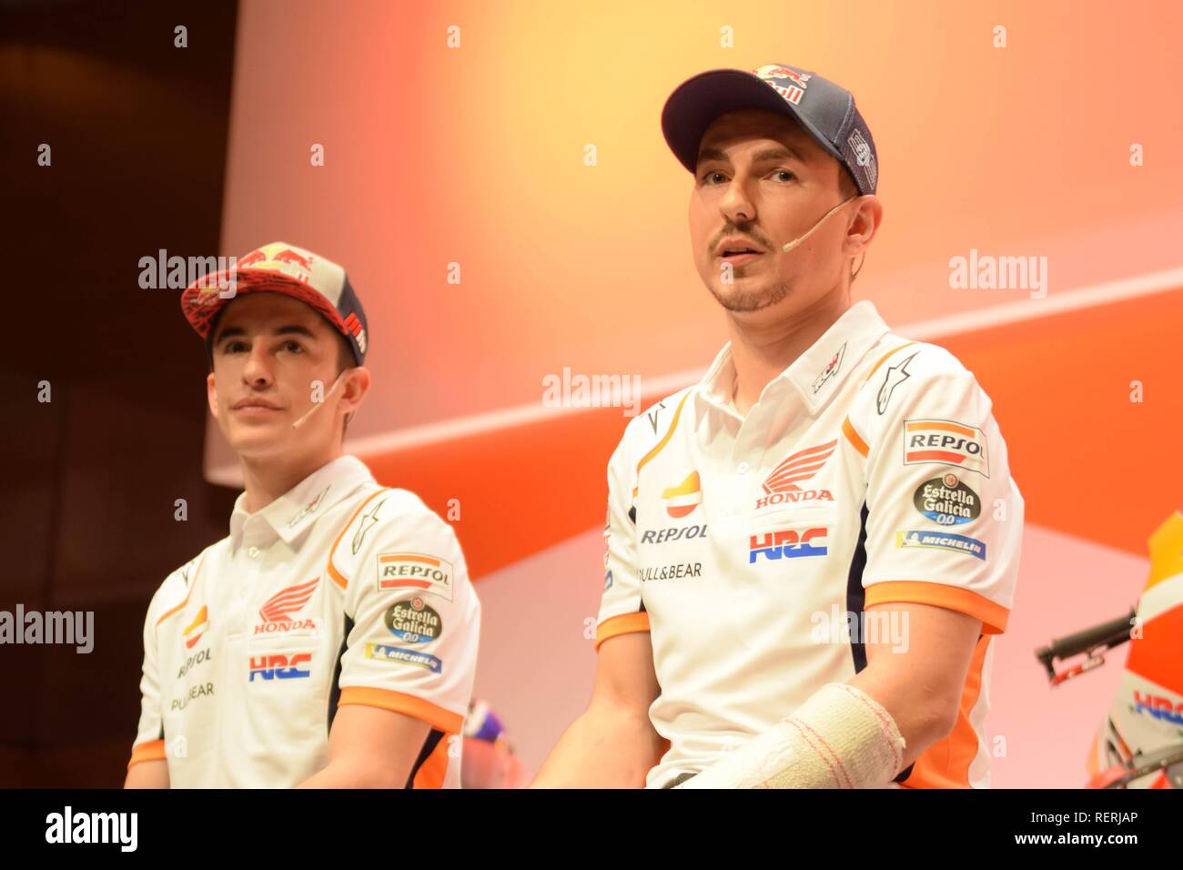 MotoGP - Repsol Honda Team presentation - Campus Repsol, Madrid, Spagna - 23 gennaio 2019 ex piloti Repsol Mick Doohan (L) e Alex Crivillé (R) con la Repsol Marc Marquez e Jorge Lorenzo durante la presentazione Cordon premere Foto Stock