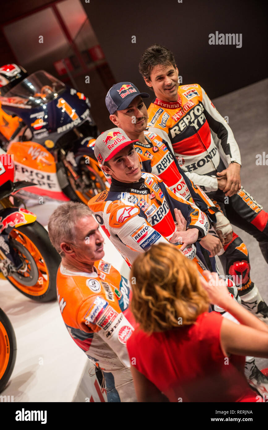 Repsol Campus, Madrid Spagna. 23 gennaio, 2019. La Honda HRC Moto GP team Presentation. Mick Doohan, Marc Marquez, Jorge Lorenza, Alex Crivillé, Honda Moto GP piloti durante lo spettacolo Credito: Alessandro Avondo/Alamy Live News Foto Stock