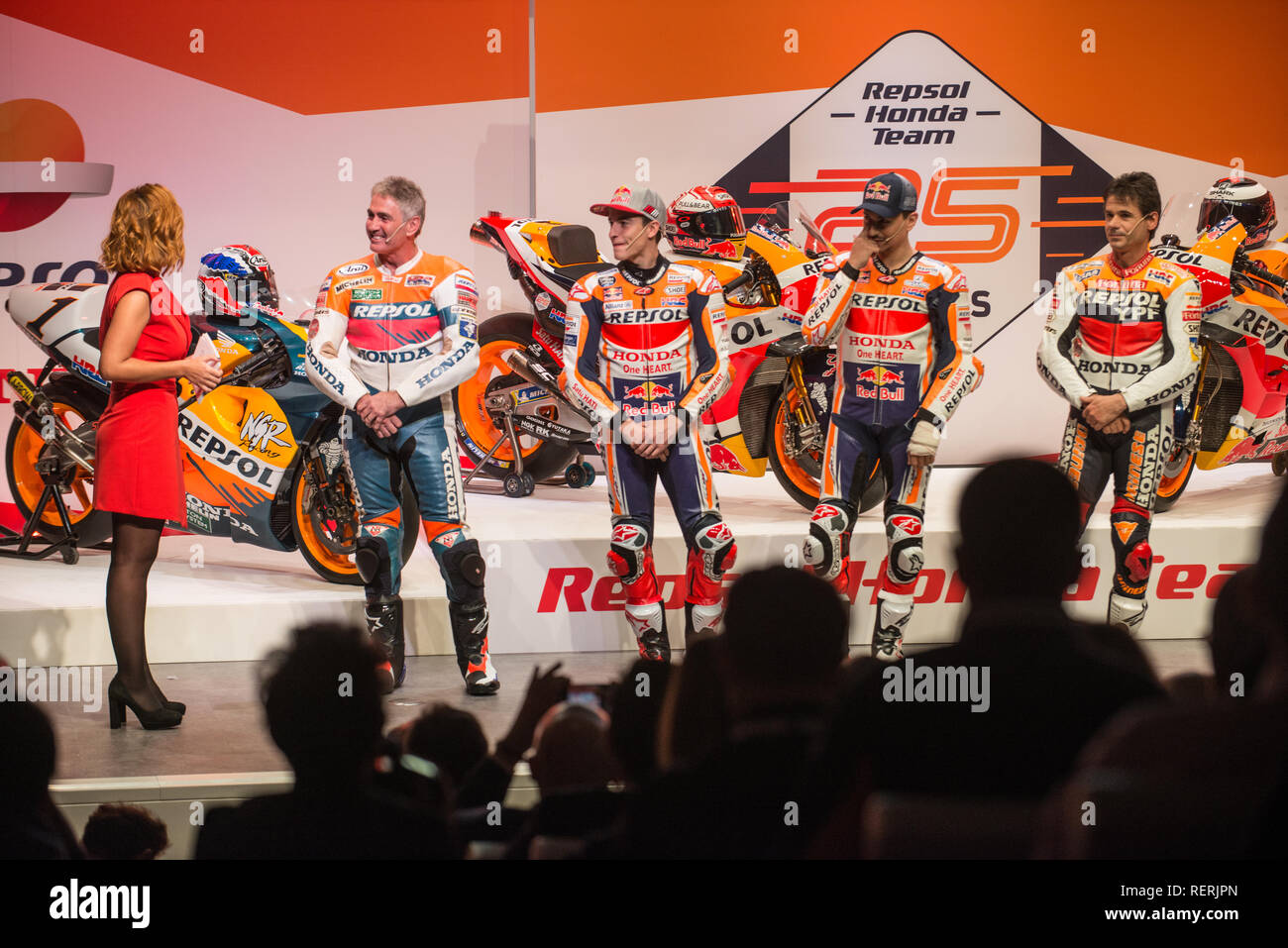 Repsol Campus, Madrid Spagna. 23 gennaio, 2019. La Honda HRC Moto GP team Presentation. Mick Doohan, Marc Marquez, Jorge Lorenza, Alex Crivillé, Honda Moto GP piloti durante lo spettacolo Credito: Alessandro Avondo/Alamy Live News Foto Stock