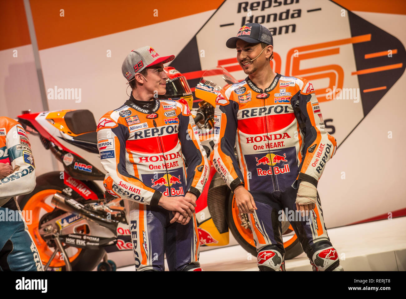 Repsol Campus, Madrid Spagna. 23 gennaio, 2019. La Honda HRC Moto GP team Presentation. MArc marquez e Jorge Lorenzo durante lo spettacolo Credito: Alessandro Avondo/Alamy Live News Foto Stock