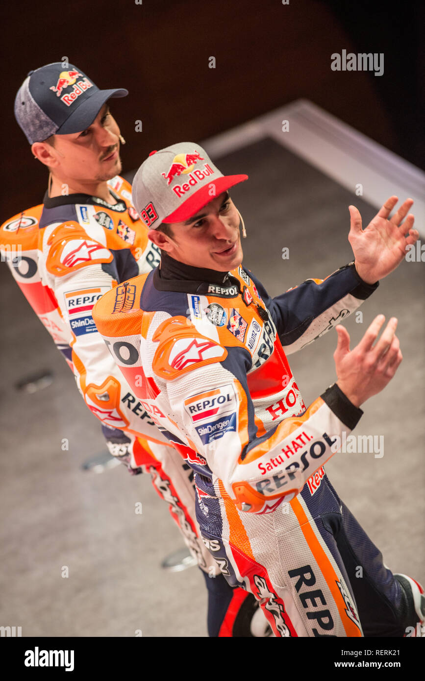 Repsol Campus, Madrid Spagna. 23 gennaio, 2019. La Honda HRC Moto GP team Presentation. MArc marquez e Jorge Lorenzo durante lo spettacolo Credito: Alessandro Avondo/Alamy Live News Foto Stock