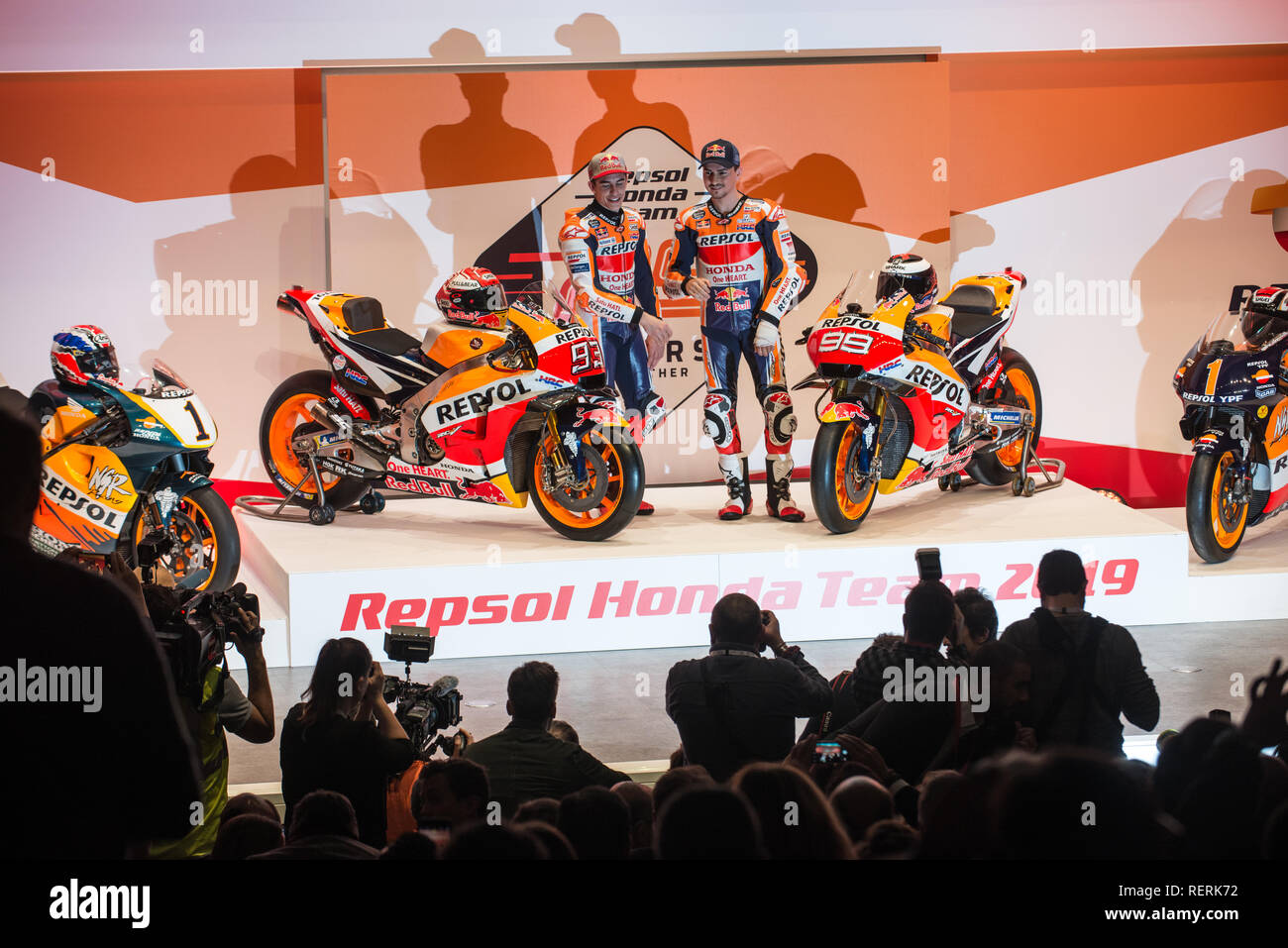 Repsol Campus, Madrid Spagna. 23 gennaio, 2019. La Honda HRC Moto GP team Presentation. MArc marquez e Jorge Lorenzo durante lo spettacolo Credito: Alessandro Avondo/Alamy Live News Foto Stock