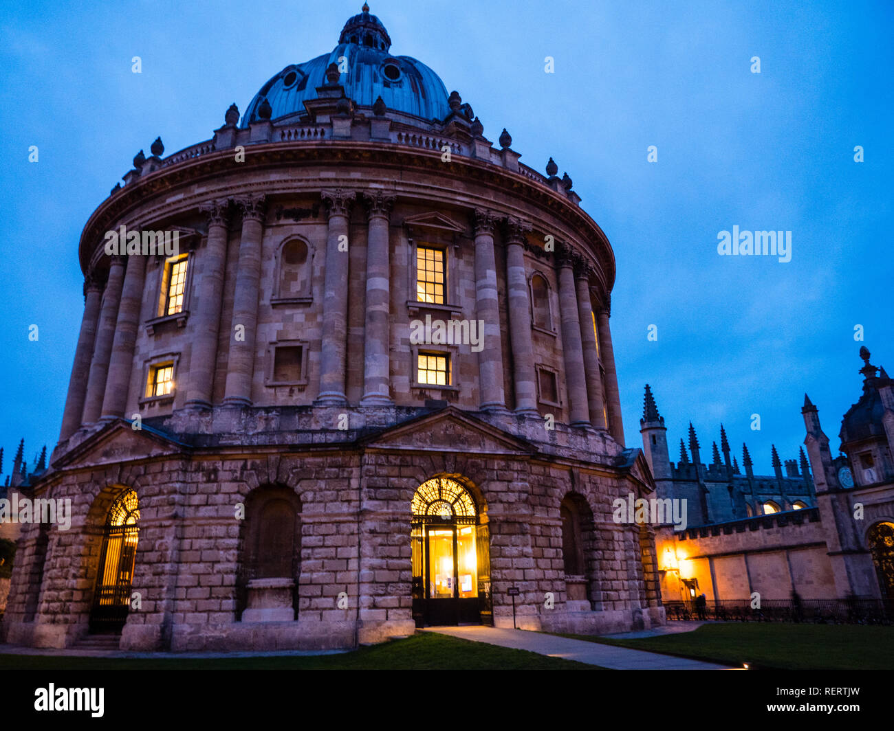 Praticamente il tempo, Radcliffe Camera edificio, Università di Oxford, Oxford, Oxfordshire, Inghilterra, Regno Unito, GB. Foto Stock
