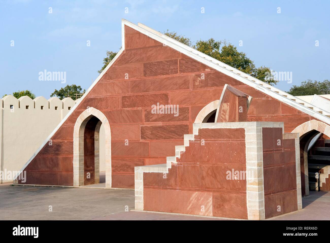 Jantar Mantar, Jai Singh's II osservatorio, Laghu Samrat Yantra, Meridiana, Jaipur, Rajasthan, India, Asia del Sud Foto Stock