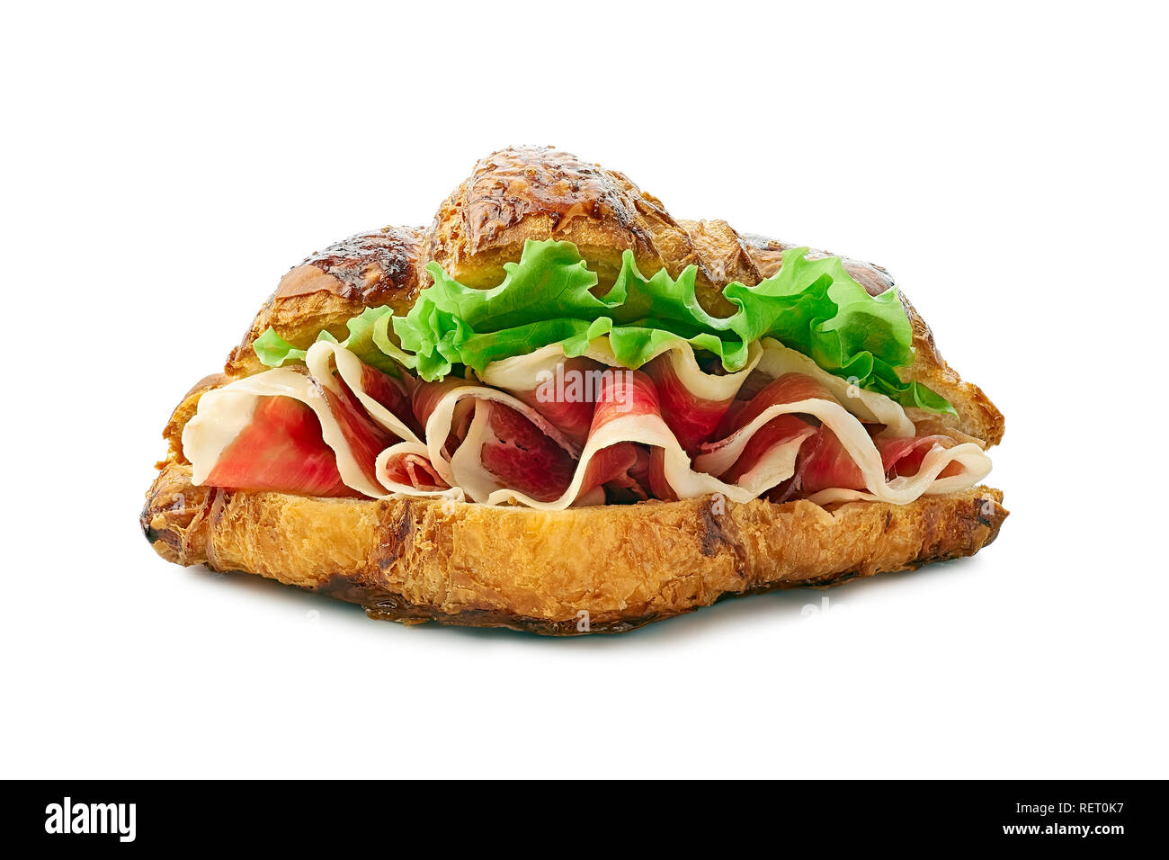 Sandwich croissant con prosciutto di prosciutto e lattuga su bianco Foto Stock