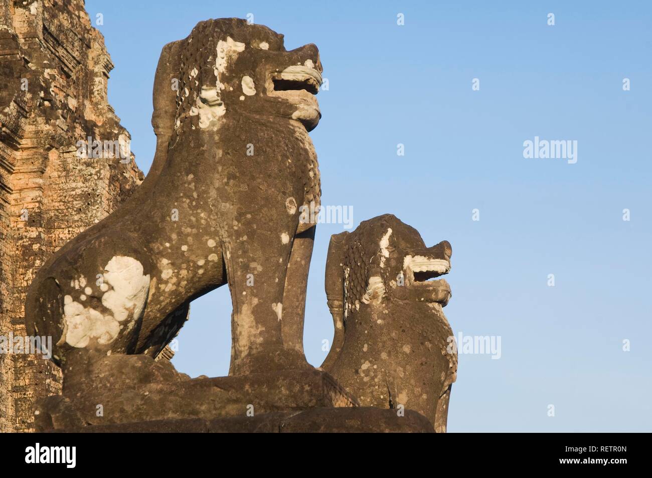 I Lions, East Mebon, Angkor, Sito Patrimonio Mondiale dell'UNESCO, Siem Reap, Cambogia Foto Stock