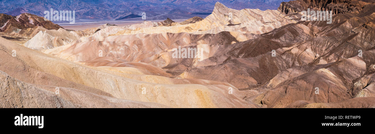 Vista panoramica di Zabriskie Point nel Parco Nazionale della Valle della Morte, California Foto Stock