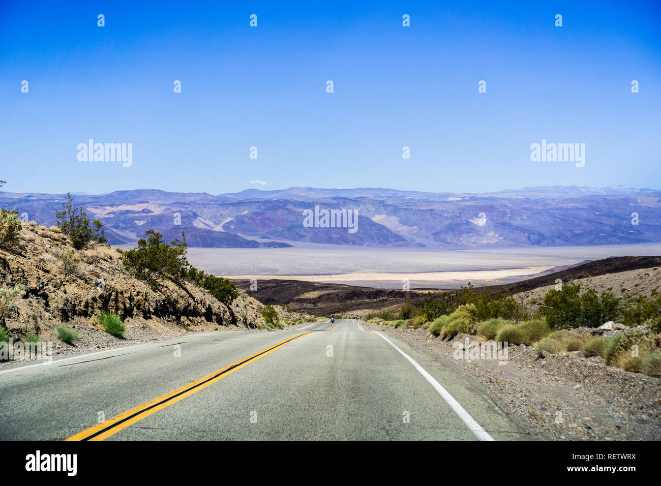 La guida verso Panamint Valley, il Parco Nazionale della Valle della Morte, California Foto Stock