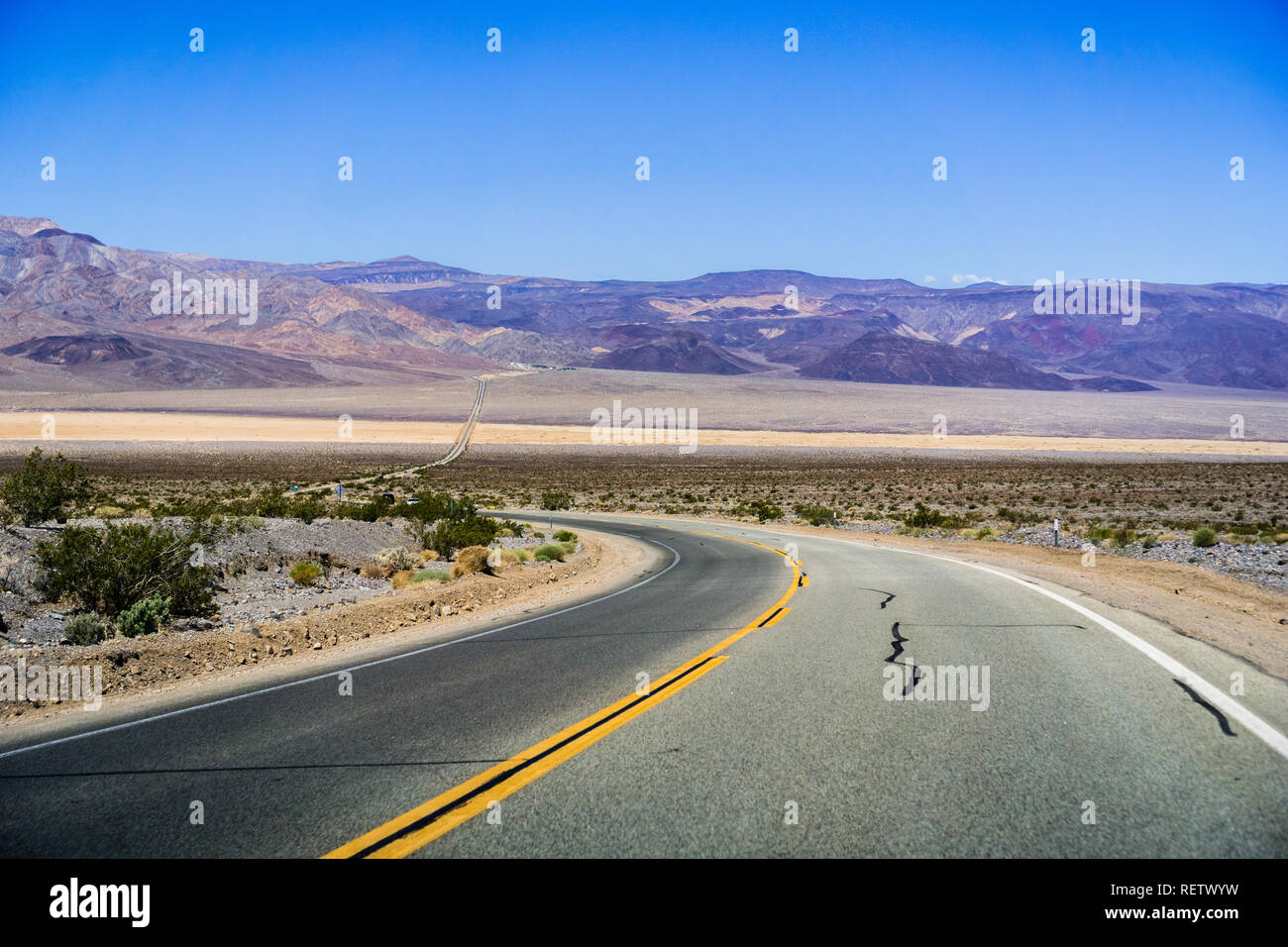 La guida verso Panamint Valley, il Parco Nazionale della Valle della Morte, California Foto Stock