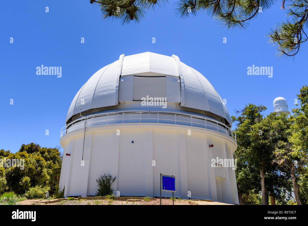 Alloggiamento a cupola la storica 60 pollici telescopio (completato nel 1908); Mt Wilson, montagne di San Gabriel, Los Angeles County, California Foto Stock