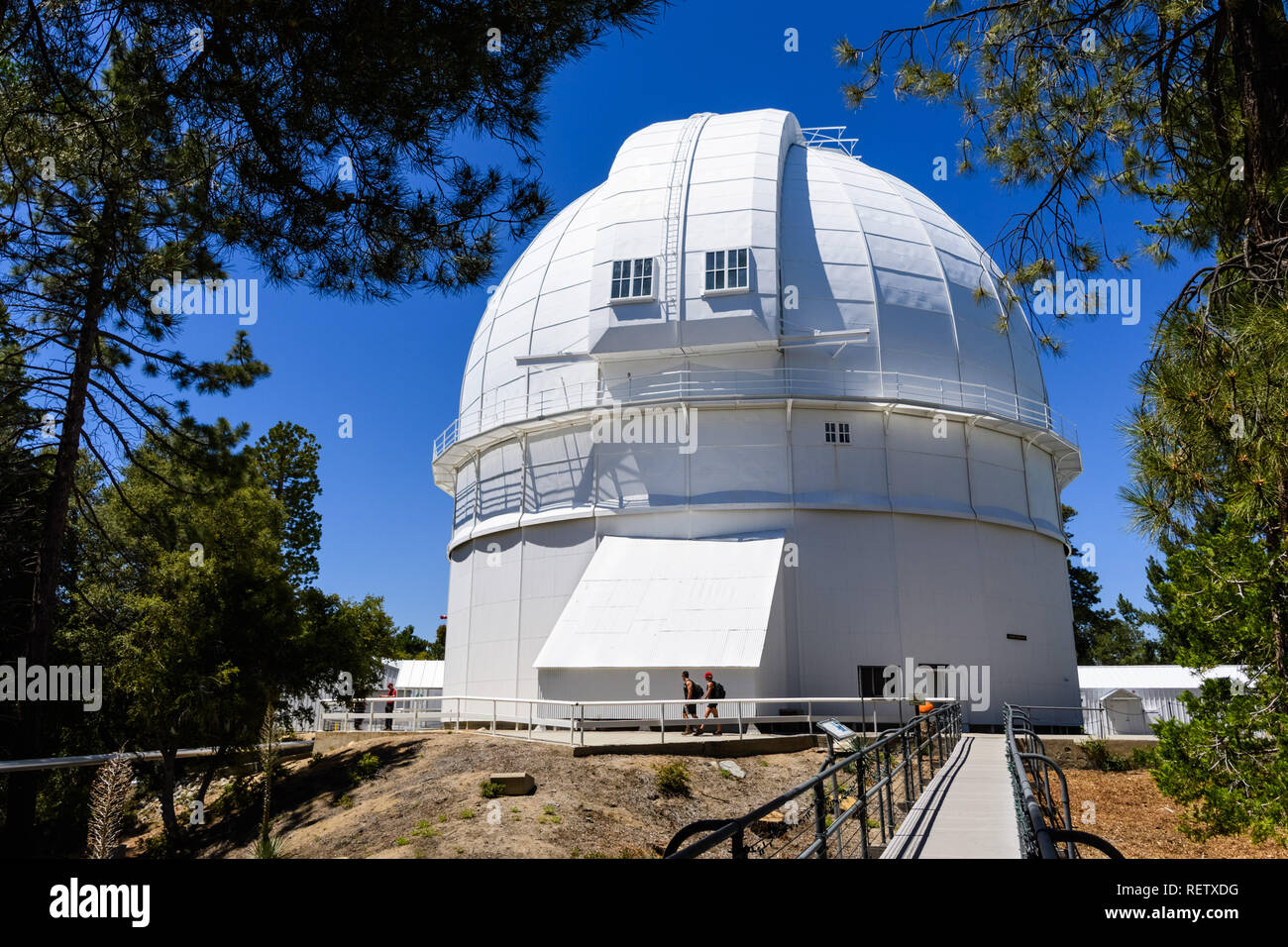 Alloggiamento a cupola la storica Hooker 100 pollici telescopio (completato nel 1917); Mt Wilson, montagne di San Gabriel, Los Angeles County, California Foto Stock