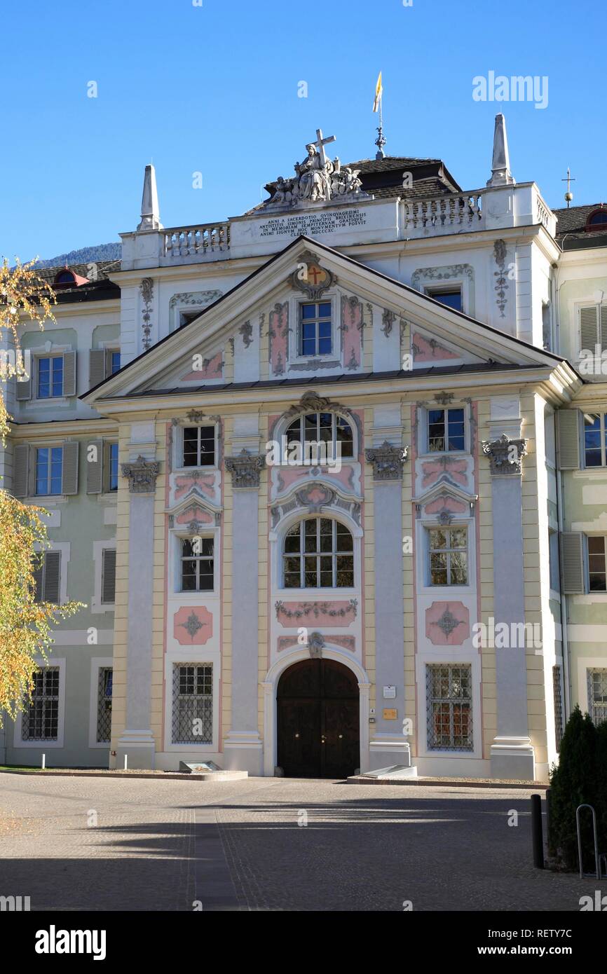 Sacerdote storico nel Seminario di Bressanone, Alto Adige, Italia, Europa Foto Stock