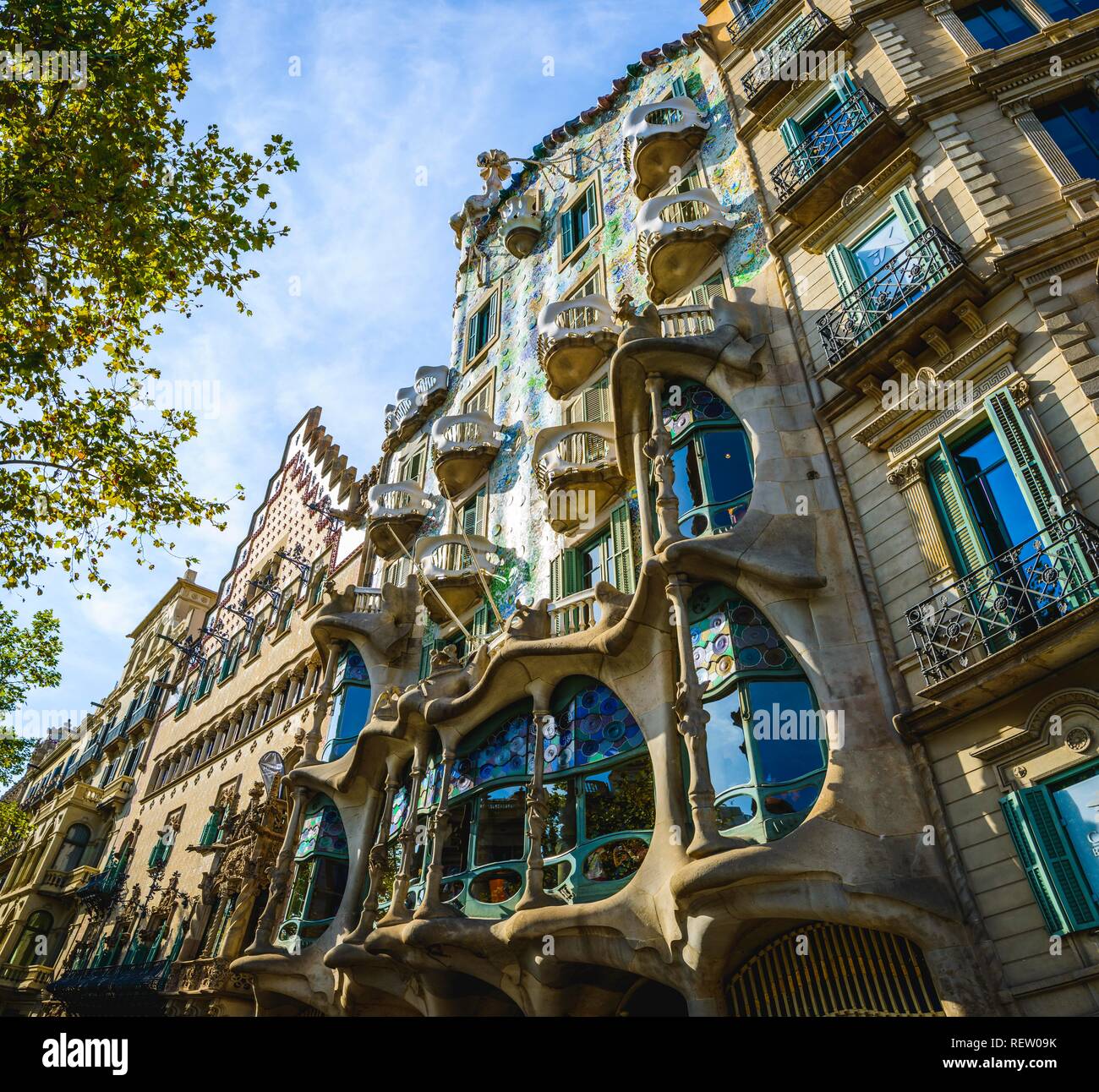 La facciata della casa, la facciata della Casa Battlò dall architetto Antoni Gaudi, Modernisme, Passeig de Gracia, Barcellona, Spagna Foto Stock