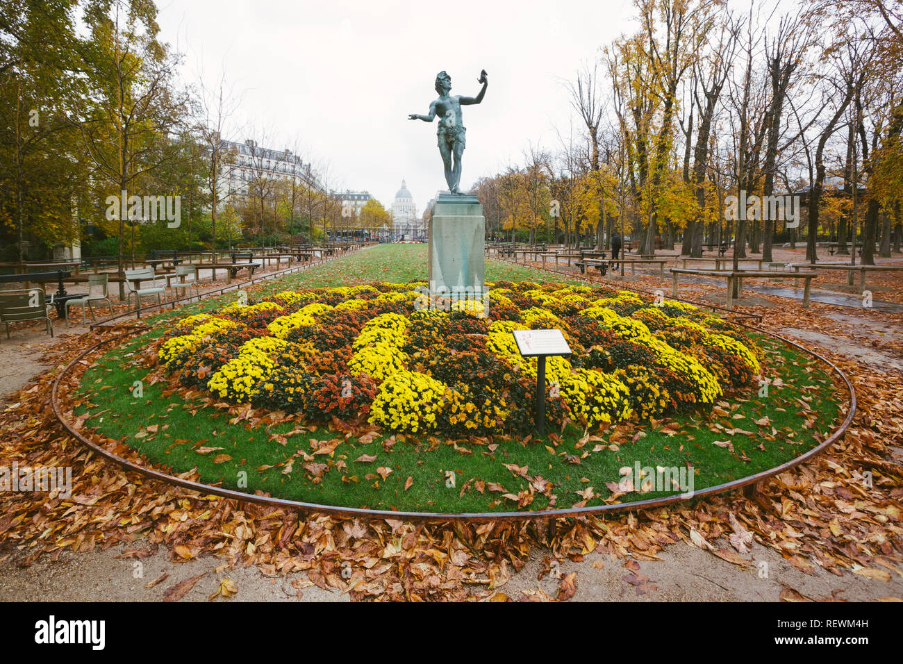 Parigi (Francia) - L'acteur Grec statua dal barone Bourgeois all'interno dei giardini di Lussemburgo Foto Stock