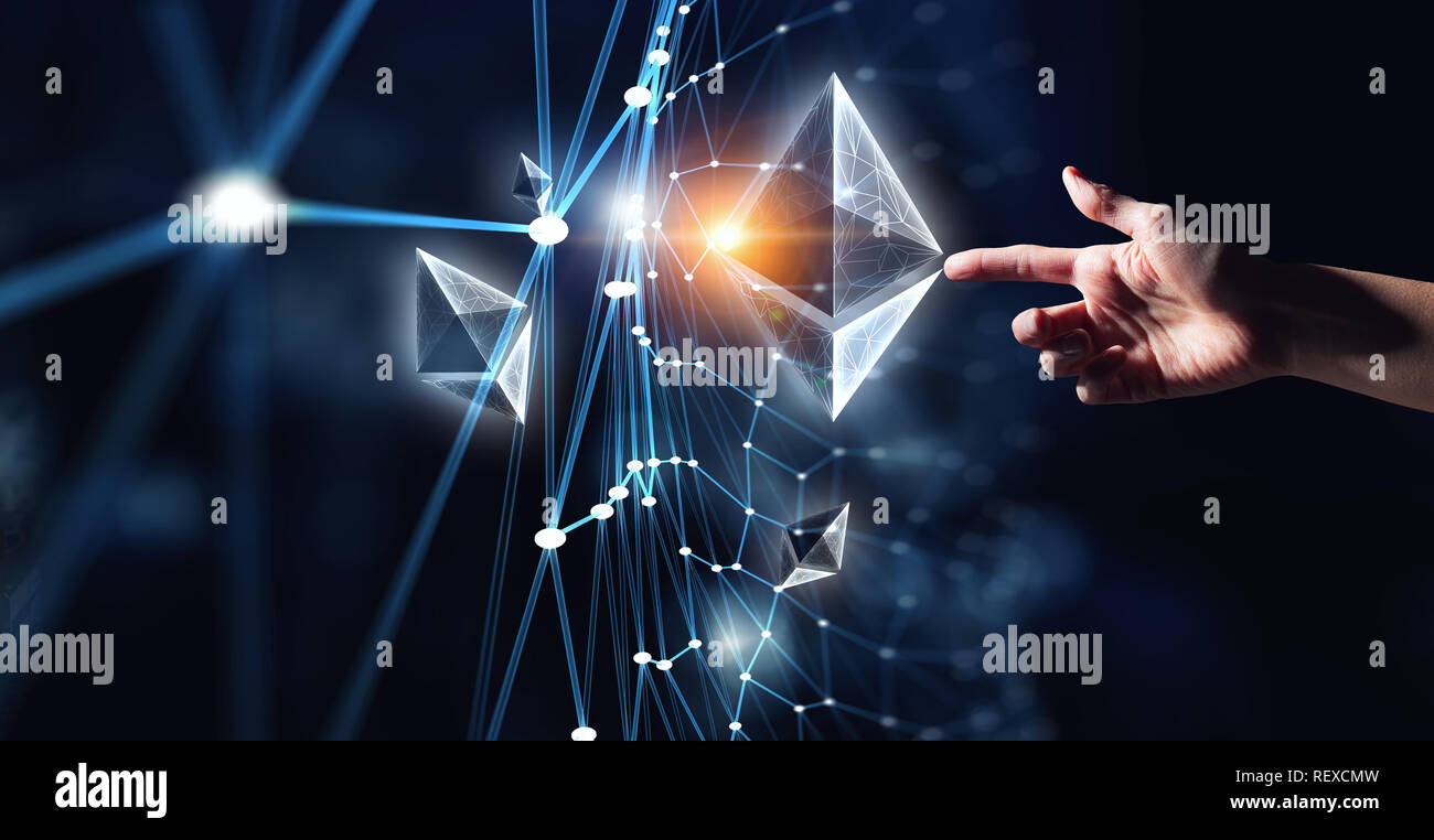 Bitcoin e Ethereum simboli astratti su sfondo blu. Il rendering 3D Foto Stock