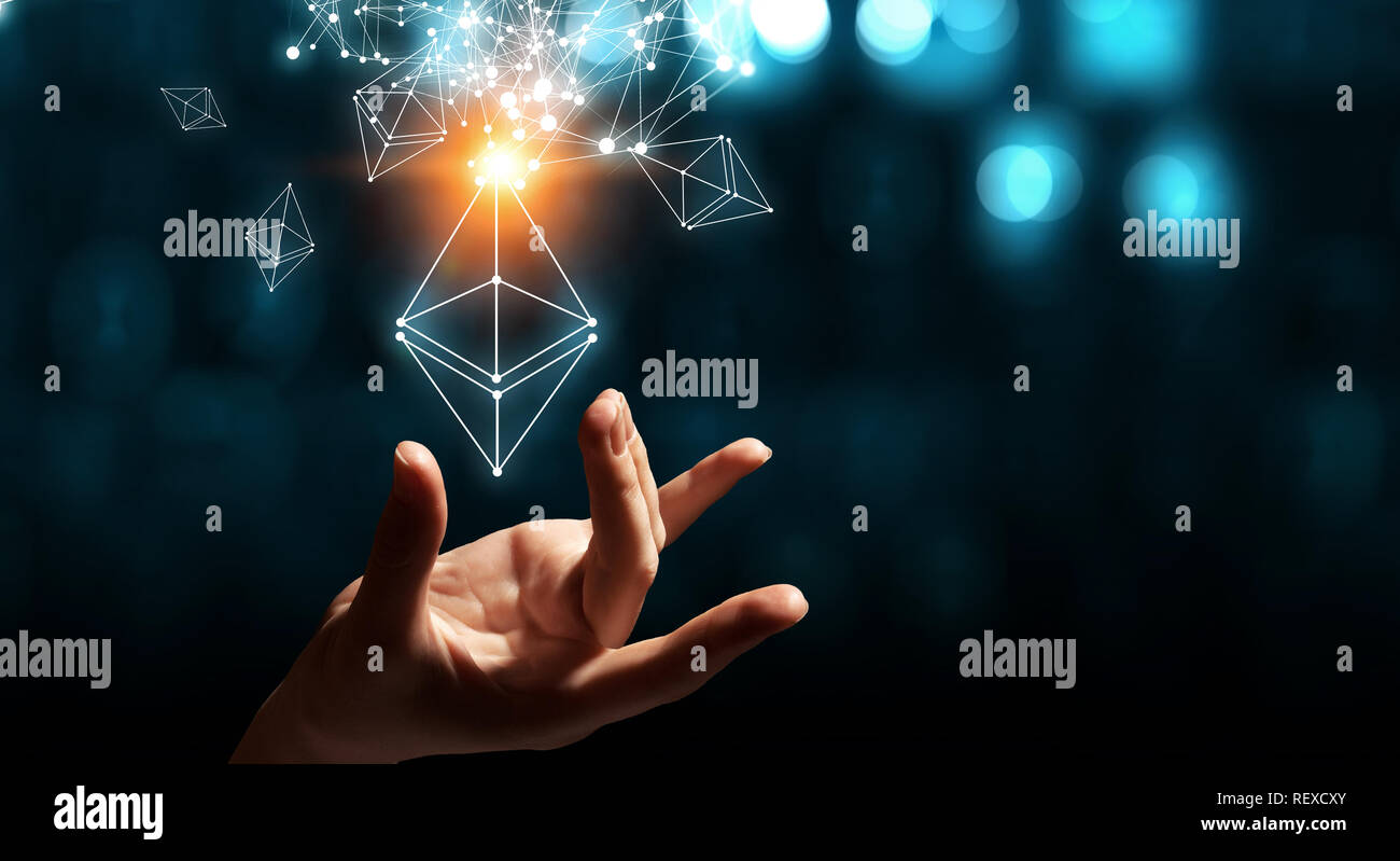 Bitcoin e Ethereum simboli astratti su sfondo blu. Il rendering 3D Foto Stock