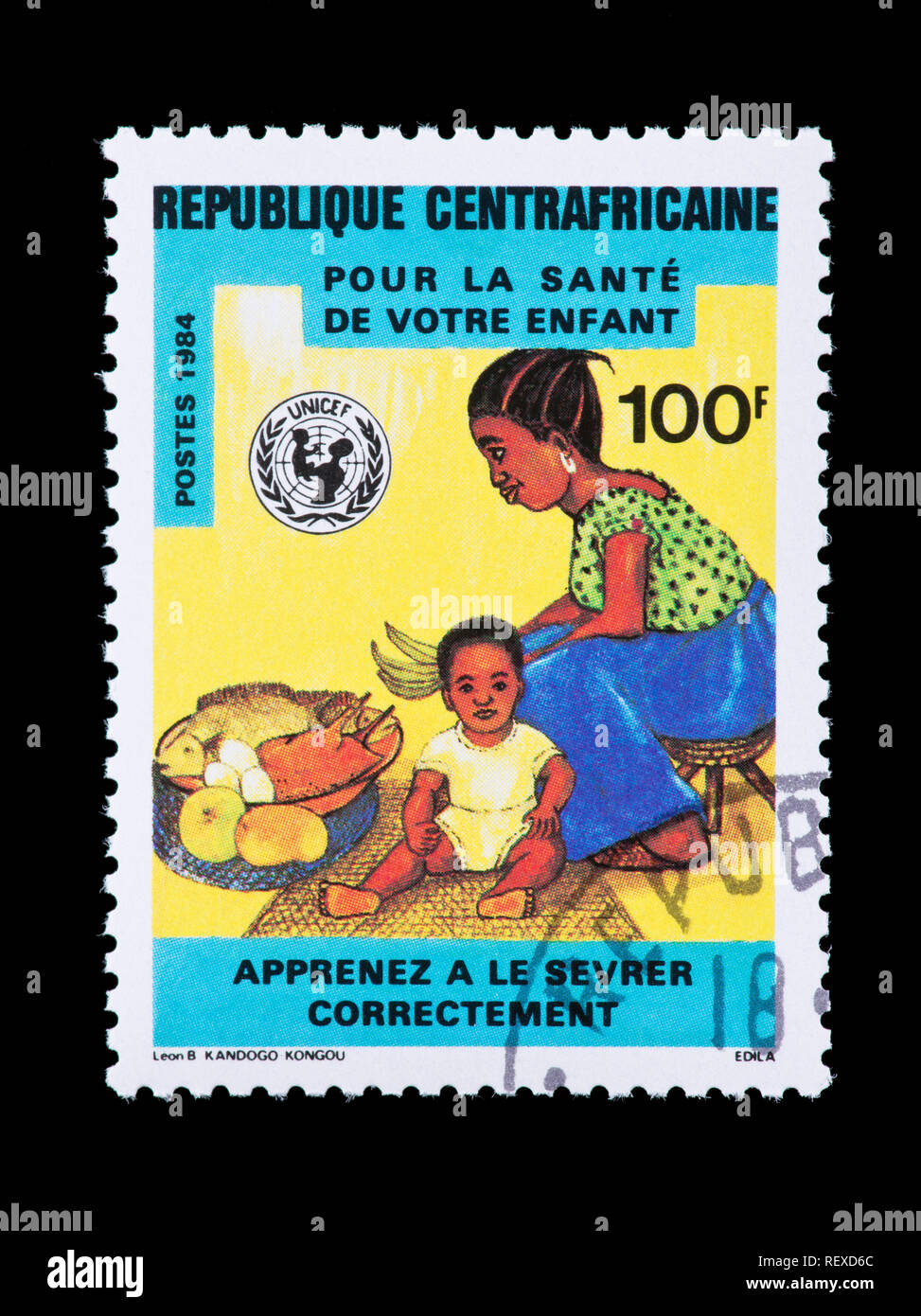 Francobollo dalla Repubblica Africana Centrale raffigurante le scelte dietetiche, rilasciati per commemorare l'UNICEF Foto Stock