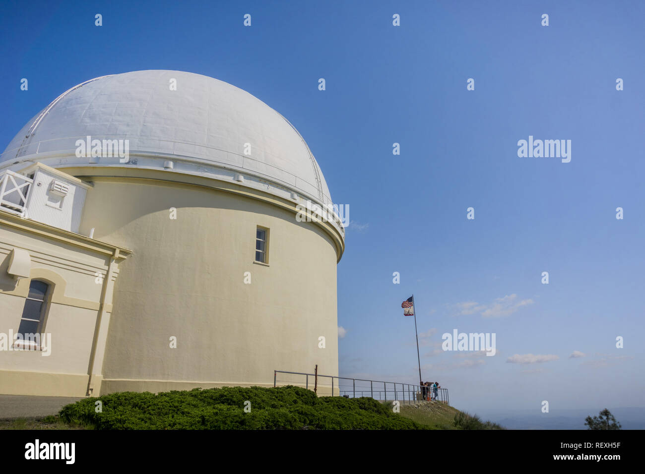 Il 7 maggio 2017 San Jose/CA/USA - La cupola dell'edificio storico di leccare Observatory - Mount Hamilton, South San Francisco Bay Foto Stock