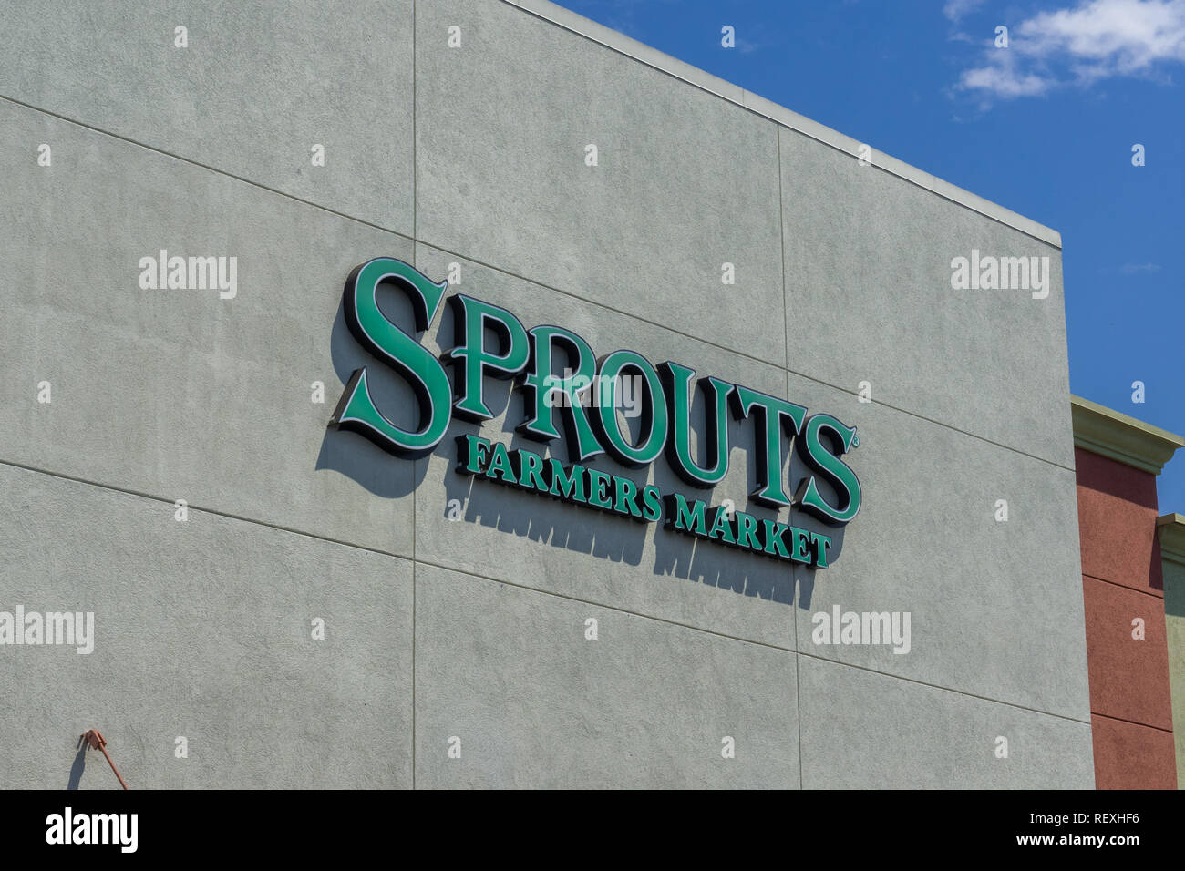 Agosto 5, 2017 Sunnyvale/CA/USA - Ingresso a uno dei germogli' supermercati ubicati nella Silicon Valley Foto Stock