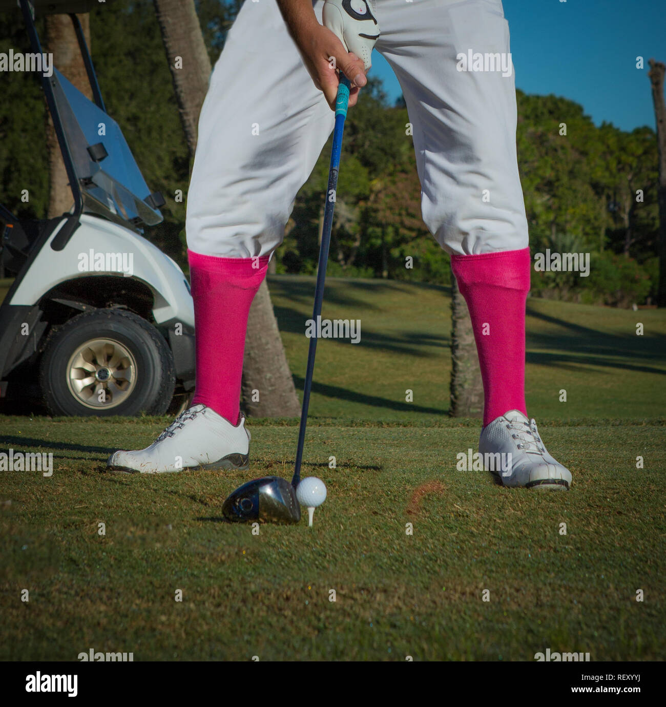 Vintage uomo vestito di golf con calzini rosa Foto Stock