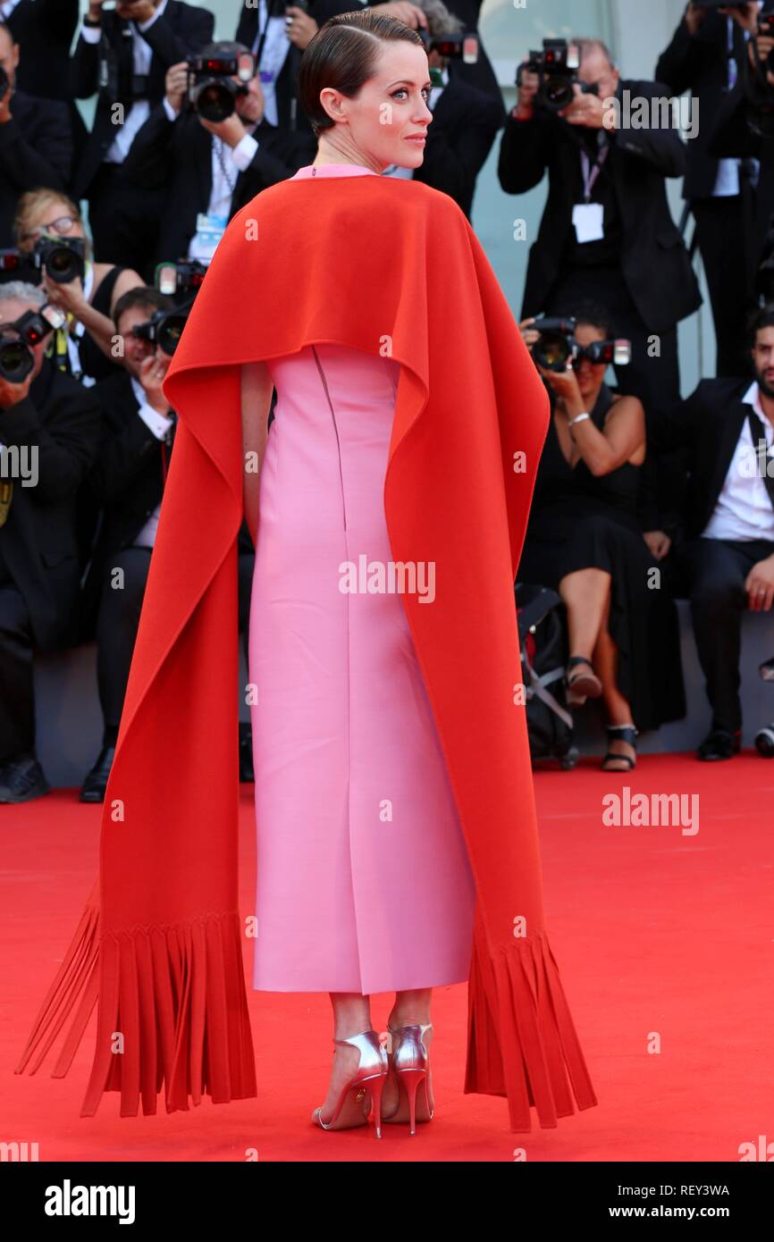 Venezia, Italia - 29 AGO 2018: Claire Foy passeggiate il tappeto rosso davanti al "primo uomo' proiezione al Festival del Cinema di Venezia (Ph: Mickael Chavet) Foto Stock