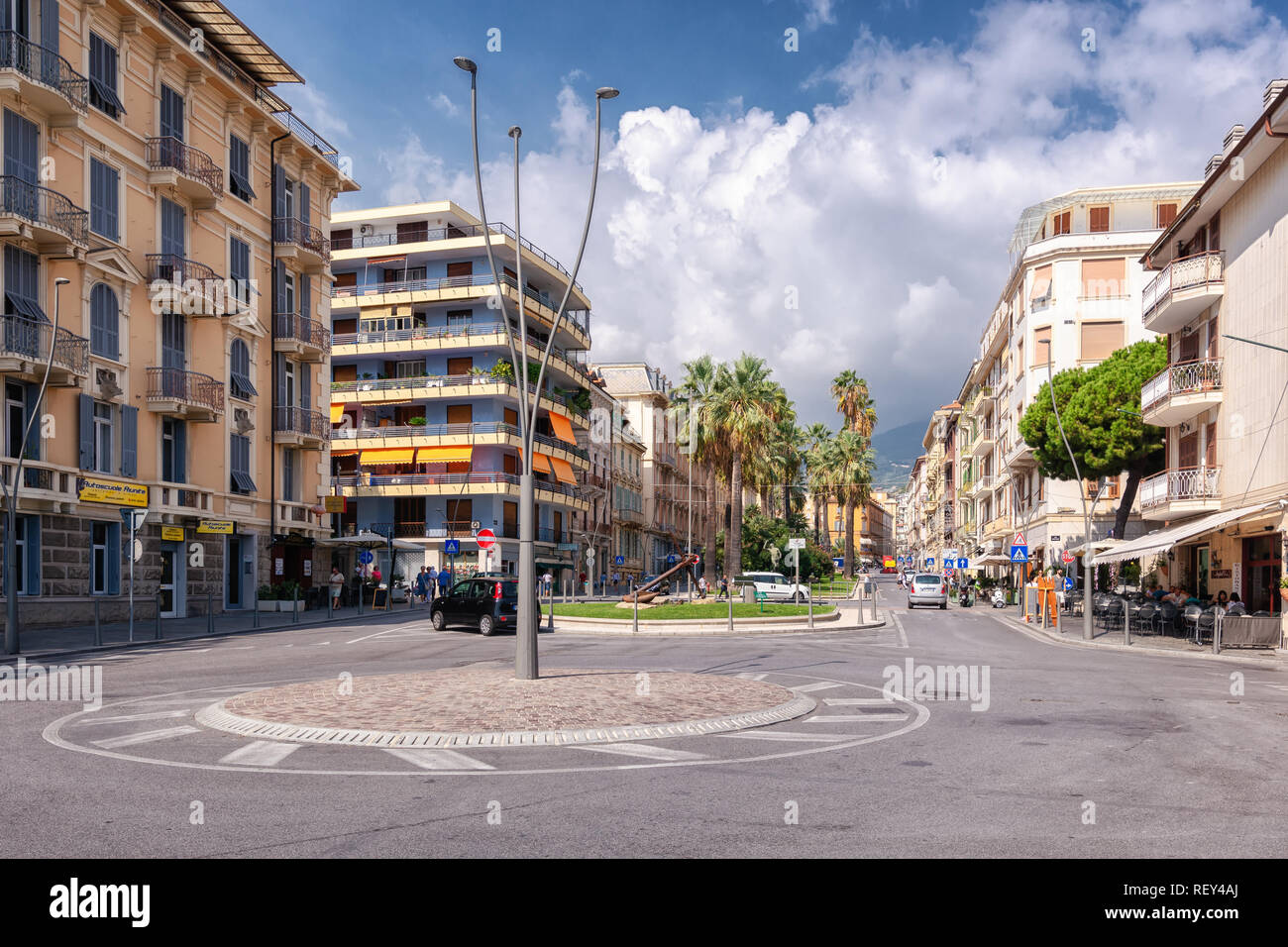 San Remo, Italia, Settembre 18, 2018: impressione della strada Corso Augusto Mombello nel centro della città italiana di San Remo Foto Stock