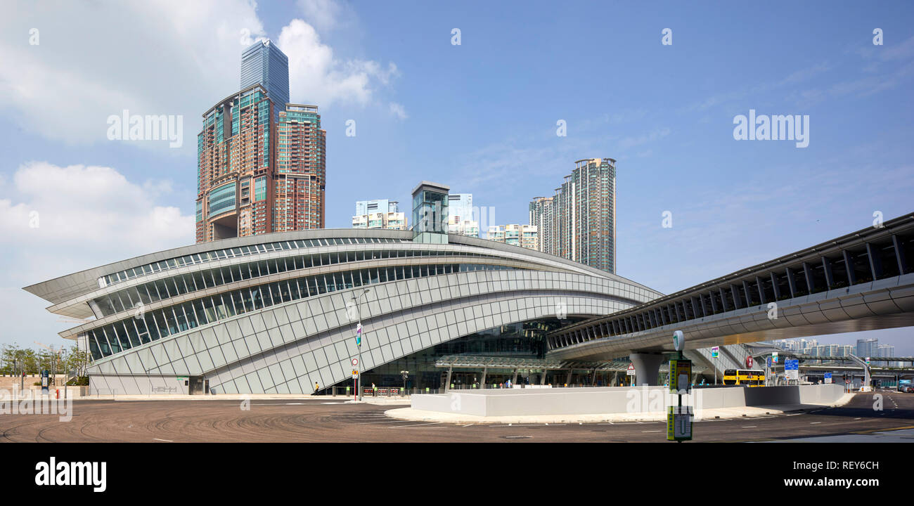 Vista laterale complessiva di mattina presto. A ovest della stazione di Kowloon, Hong Kong, Cina. Architetto: Andrew Bromberg Aedas, 2018. Foto Stock