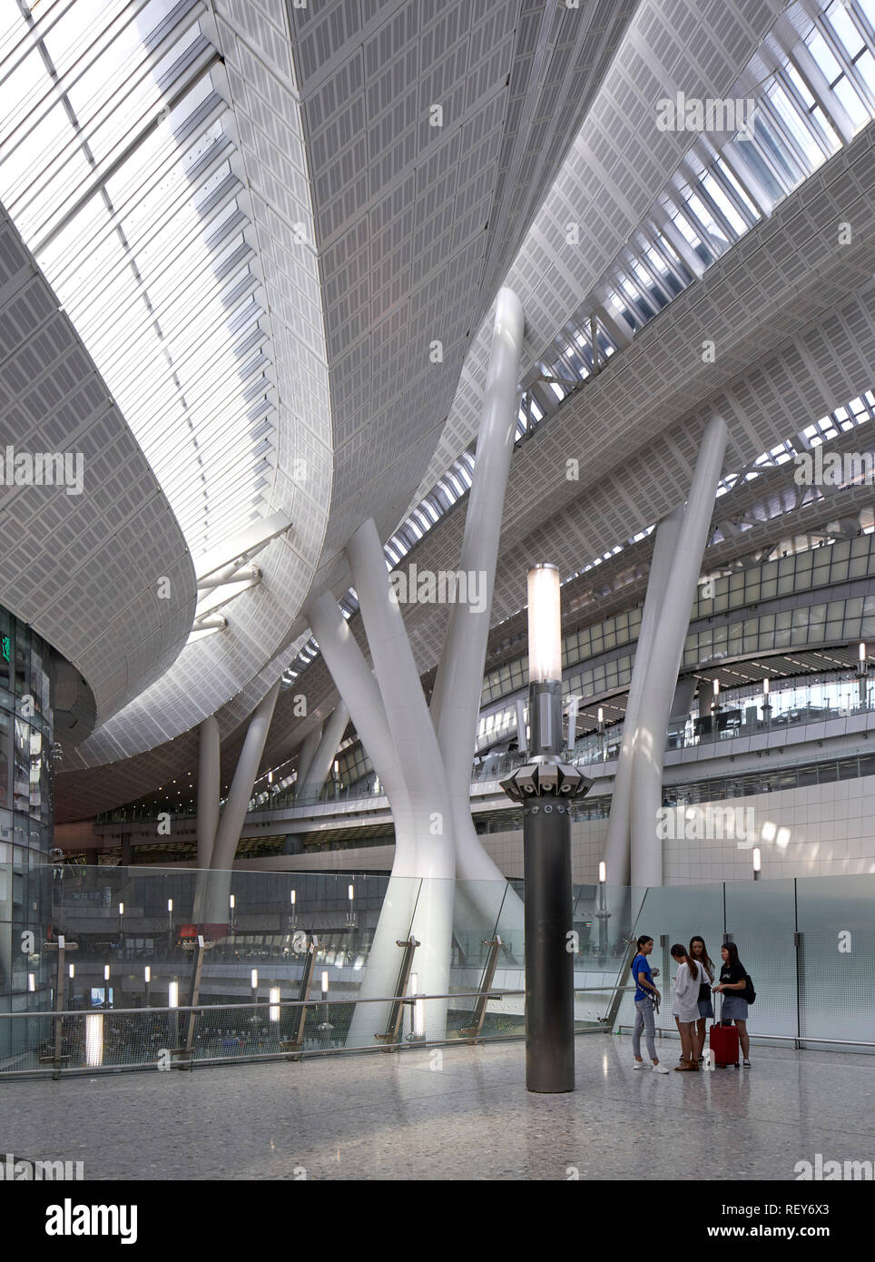 Area Midlevel. A ovest della stazione di Kowloon, Hong Kong, Cina. Architetto: Andrew Bromberg Aedas, 2018. Foto Stock