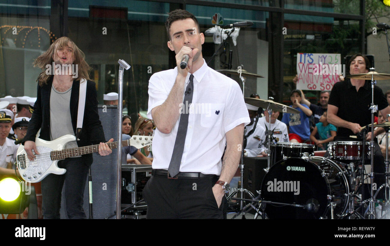 New York, Stati Uniti d'America. 28 Maggio, 2007. Mickey Madden, Adam Levine, Matt Flynn al lunedì, 28 maggio 2007 Toyota Serie di concerto sulla Today Show con Maroon 5 presso il Plaza al Rockefeller Center di New York, Stati Uniti d'America. Credito: Steve Mack/S.D. Mack foto/Alamy Foto Stock