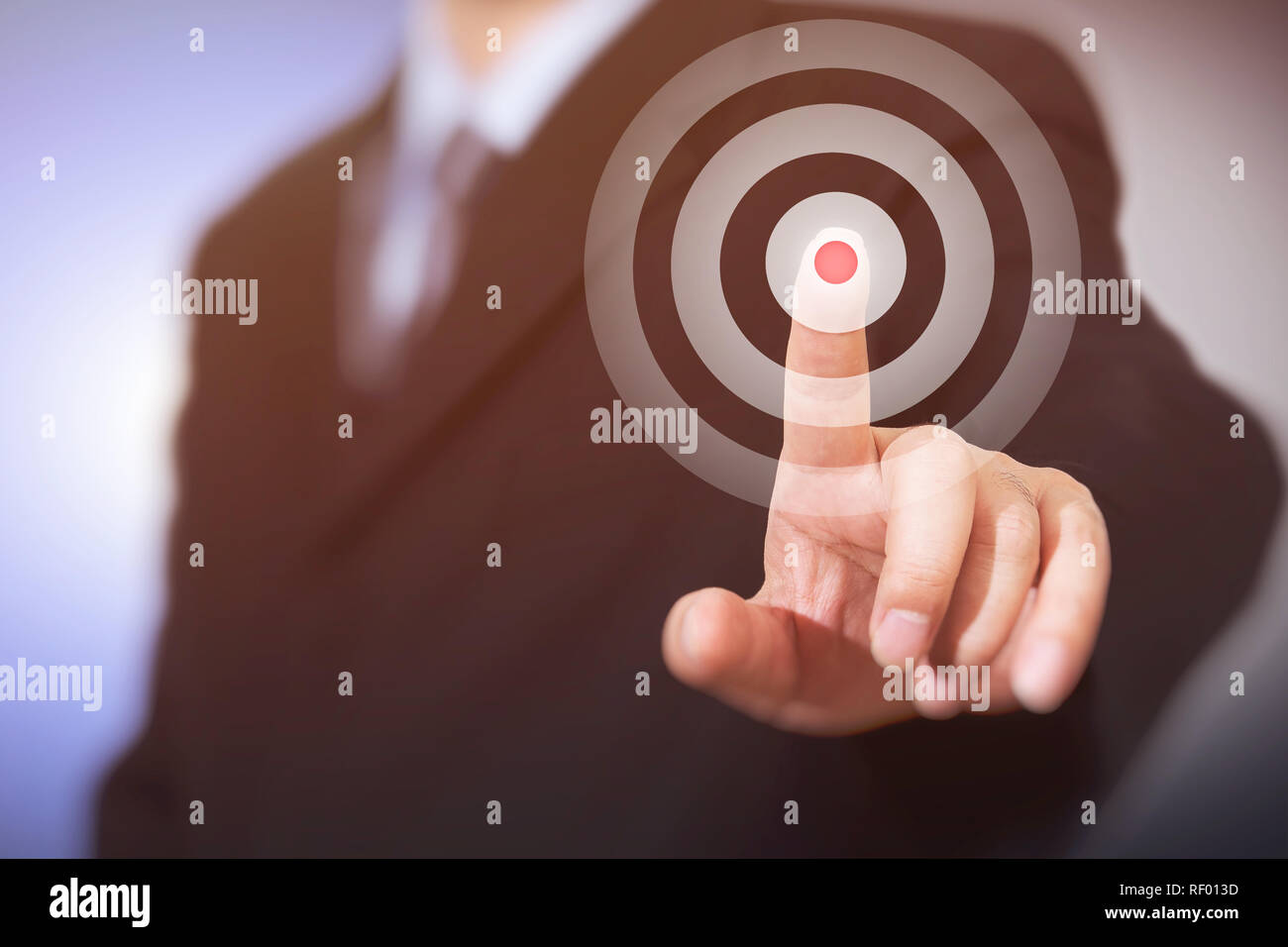 Imprenditore fare clic sul bersaglio. Il concetto di business Foto Stock Imprenditore fare clic sul bersaglio. Il concetto di business Foto Stock