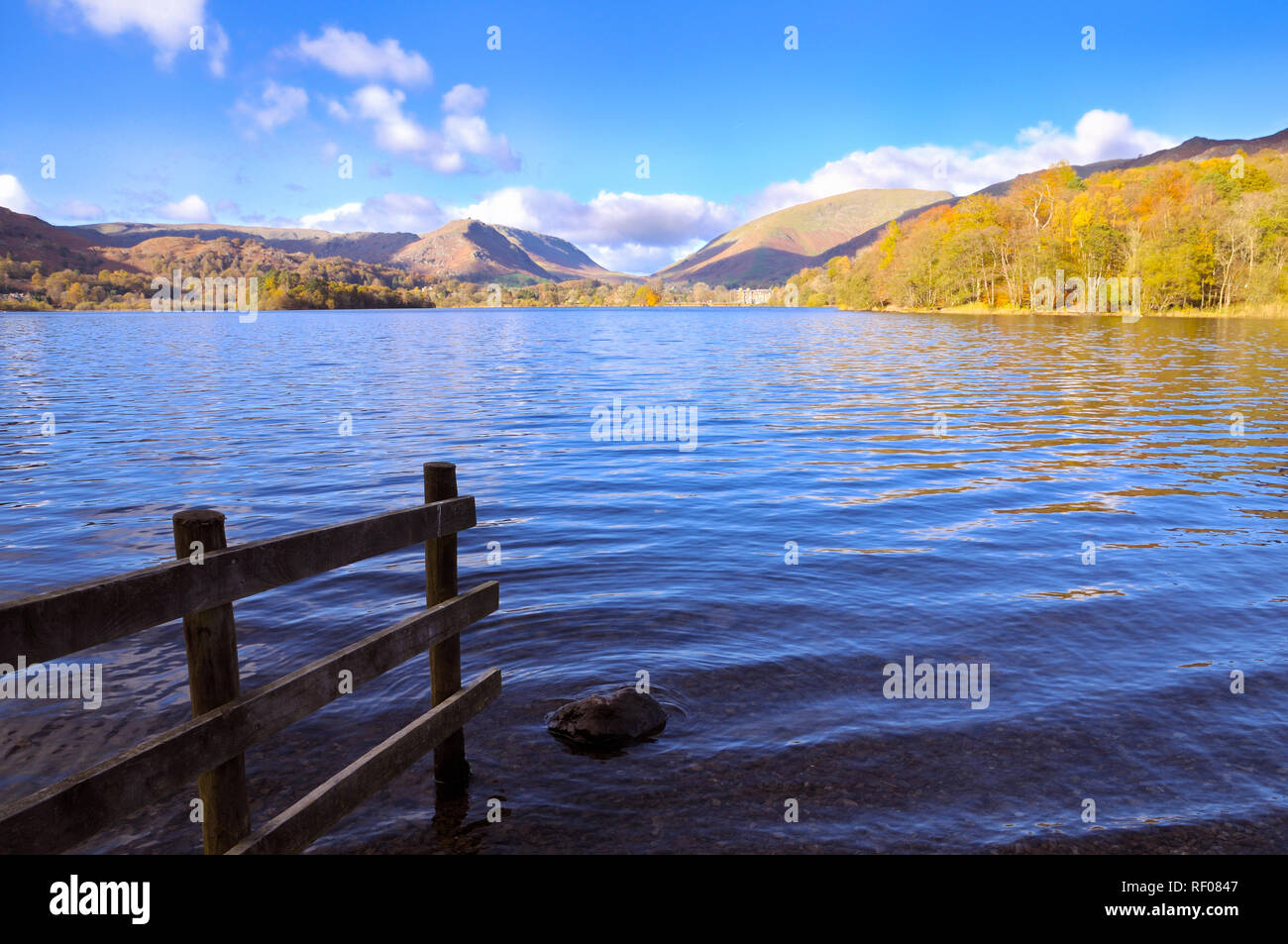 Vista da sponde di Grasmere, Lake District, England, Regno Unito Foto Stock