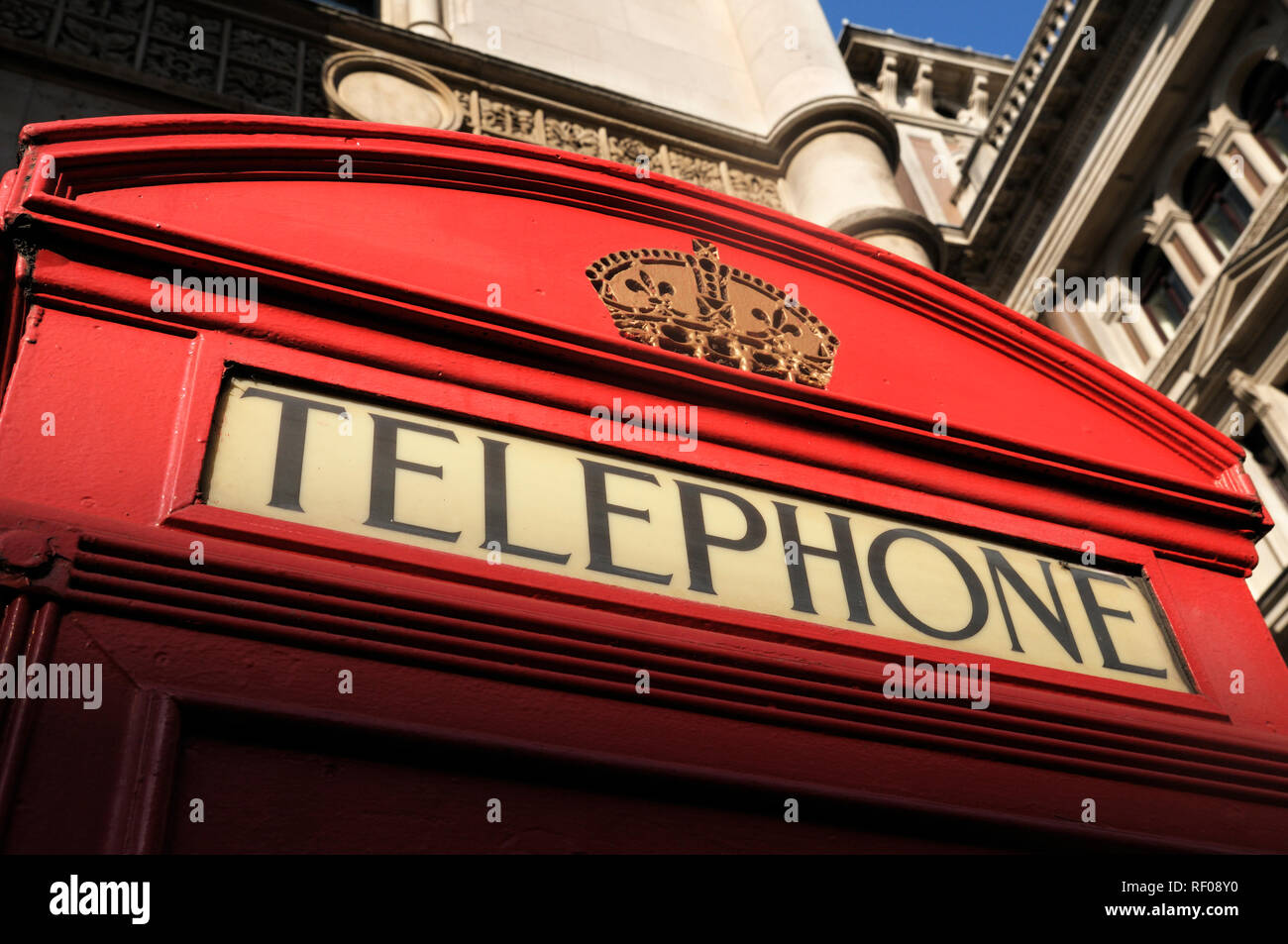 Telefono rosso booth (iconico K2 chiosco progettato da Sir Giles Gilbert Scott), London, England, Regno Unito Foto Stock