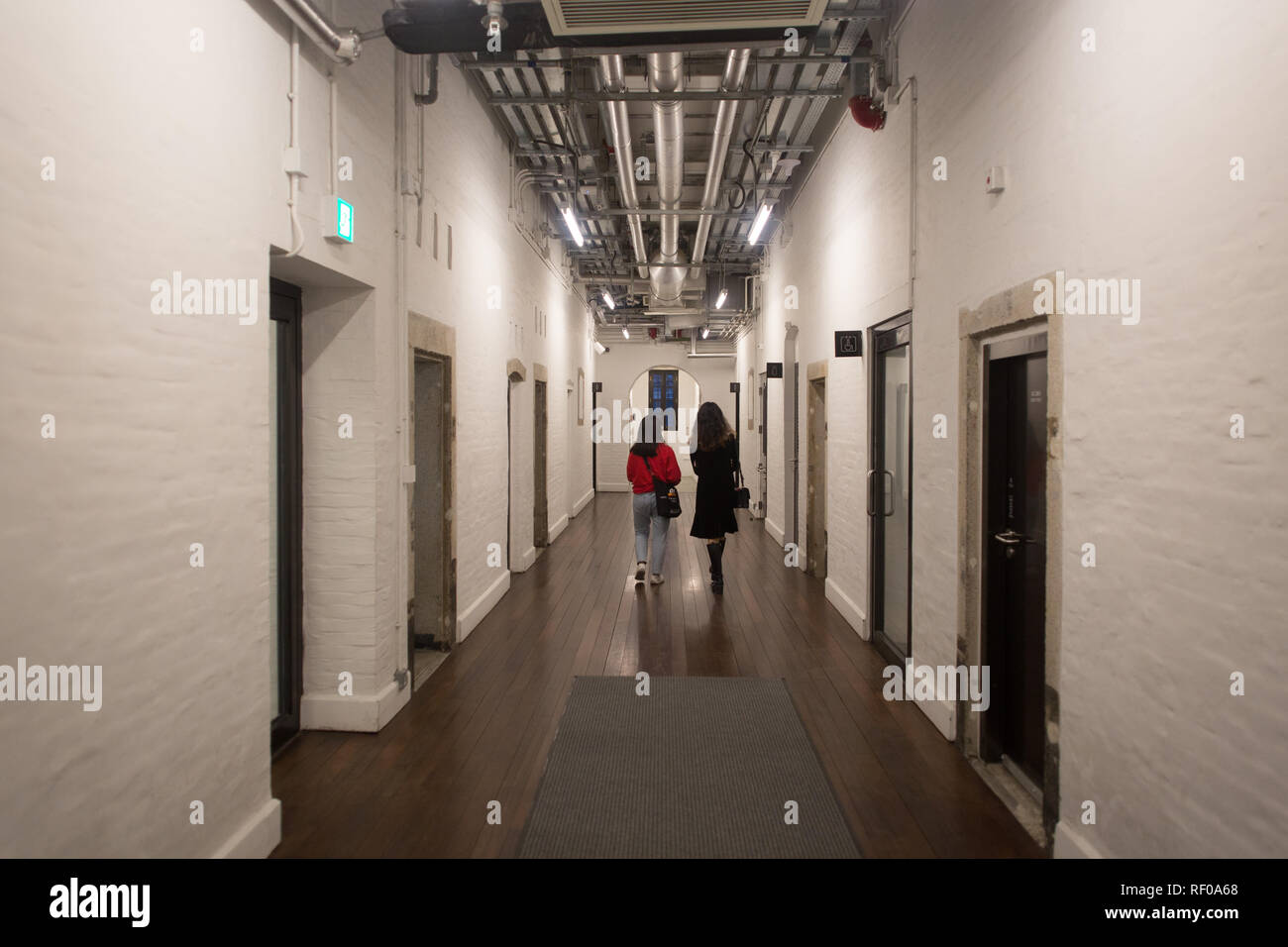 Ex carcere di Victoria. Oggi, il centro Tai Kwun è pensato per il patrimonio e le arti che portano cultura e divertimento esperienze per tutti. Hong kong Foto Stock