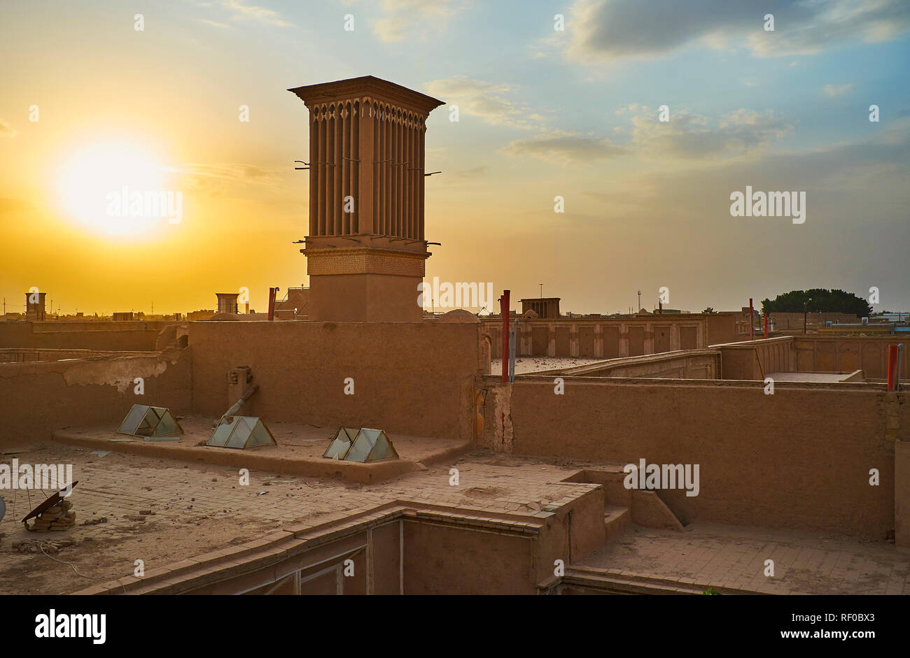 Storico Quartiere Fahadan con i suoi edifici adobe e badgirs (windcatchers) è il posto perfetto per guardare il tramonto dal tetto del palazzo o Foto Stock