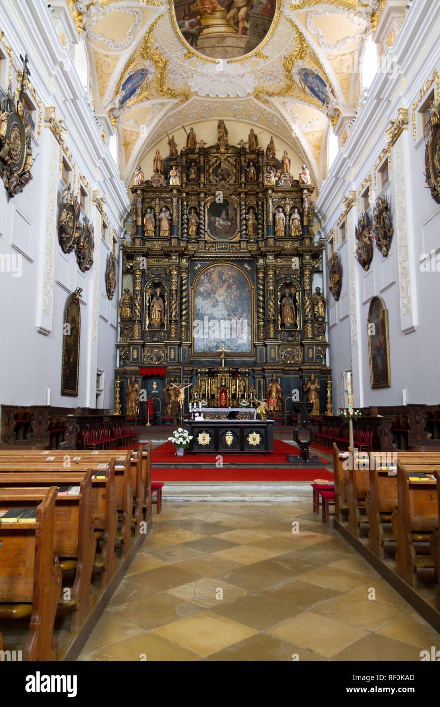 Trnava, Slovacchia. 2018/4/12. Il reredos in San Giovanni Battista nella Cattedrale di Trnava. Foto Stock