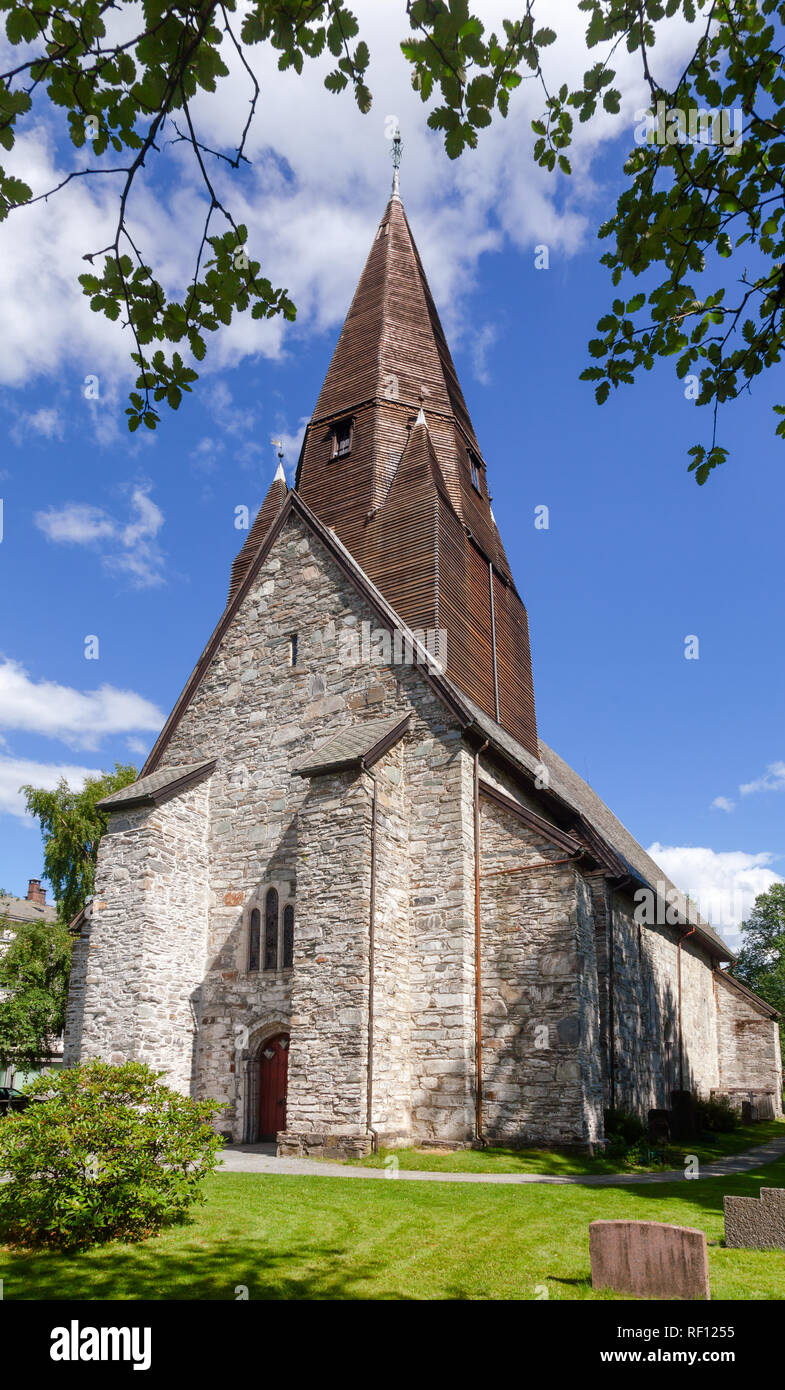 Xiii secolo in pietra Chiesa Voss (Voss kyrkje), una chiesa parrocchiale del villaggio di Vossevangen Voss, comune in Hordaland county, Norvegia, scandinavi Foto Stock