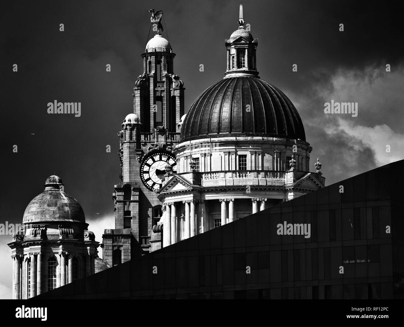 La città di Liverpool, dock e la stazione di Lime street Foto Stock