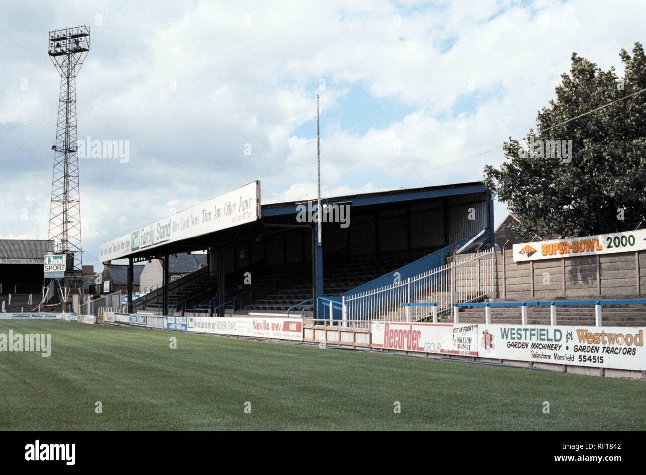 Vista generale del Mansfield Town FC Football Ground, field mill, Quarry Lane, Mansfield, Nottinghamshire, raffigurato su 12 Luglio 1991 Foto Stock