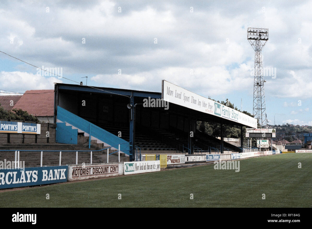 Vista generale del Mansfield Town FC Football Ground, field mill, Quarry Lane, Mansfield, Nottinghamshire, raffigurato su 12 Luglio 1991 Foto Stock