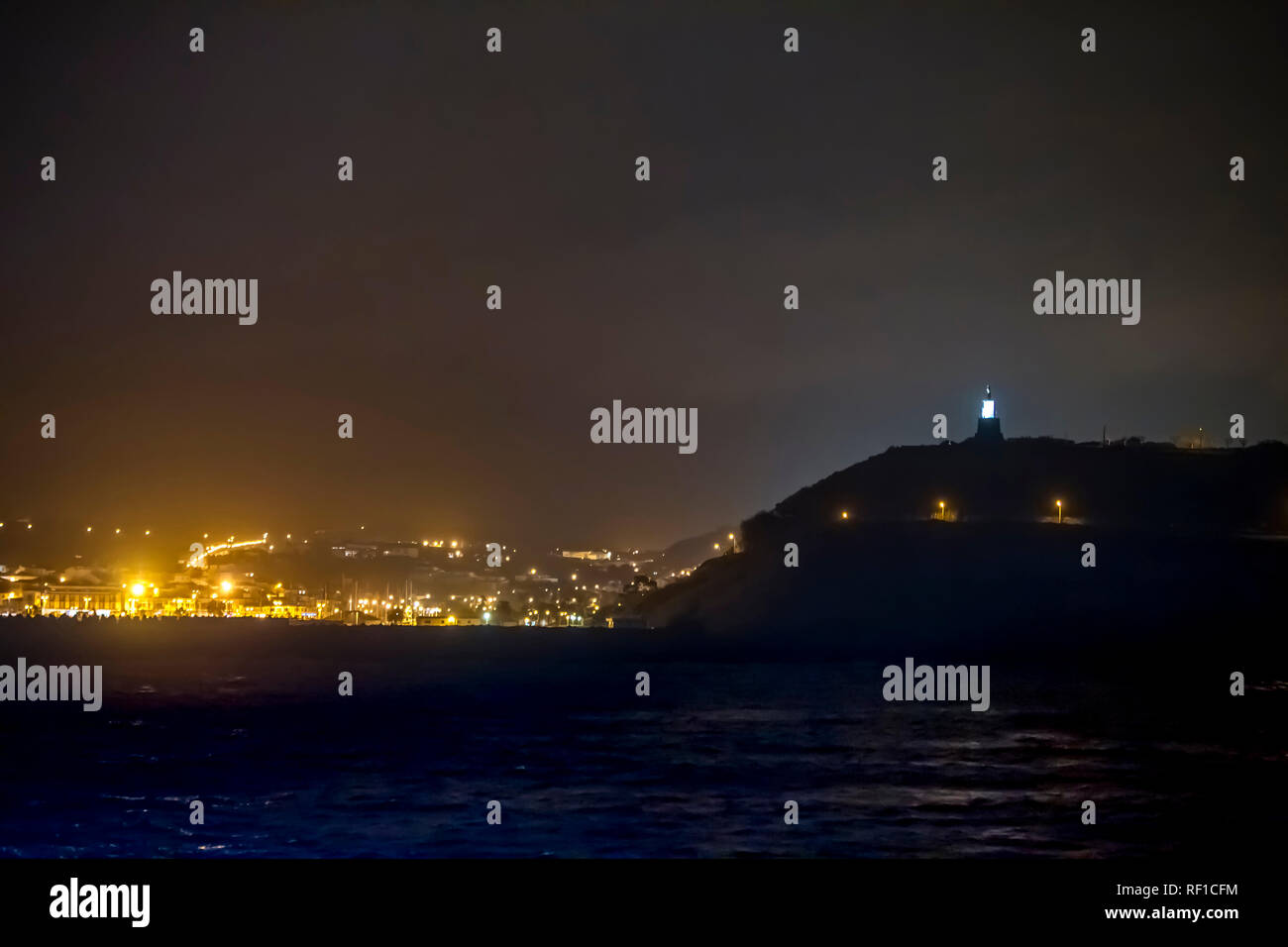 Entrando in porto a mezzanotte, Praia da Vitoria, Azzorre Portogallo Foto Stock