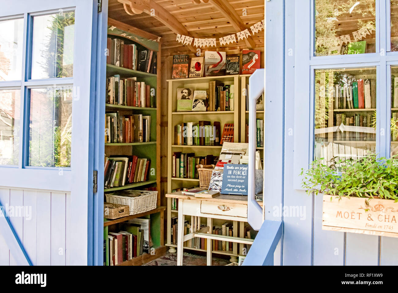 Alfriston (Inghilterra, East Sussex): Bookshop molto ado libri Foto Stock