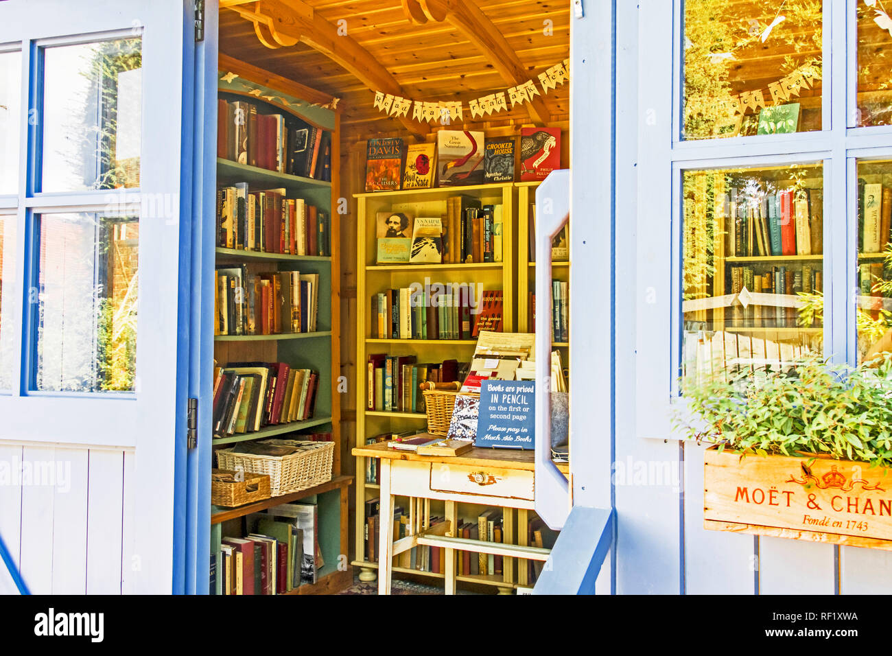 Alfriston (Inghilterra, East Sussex): Bookshop molto ado libri Foto Stock