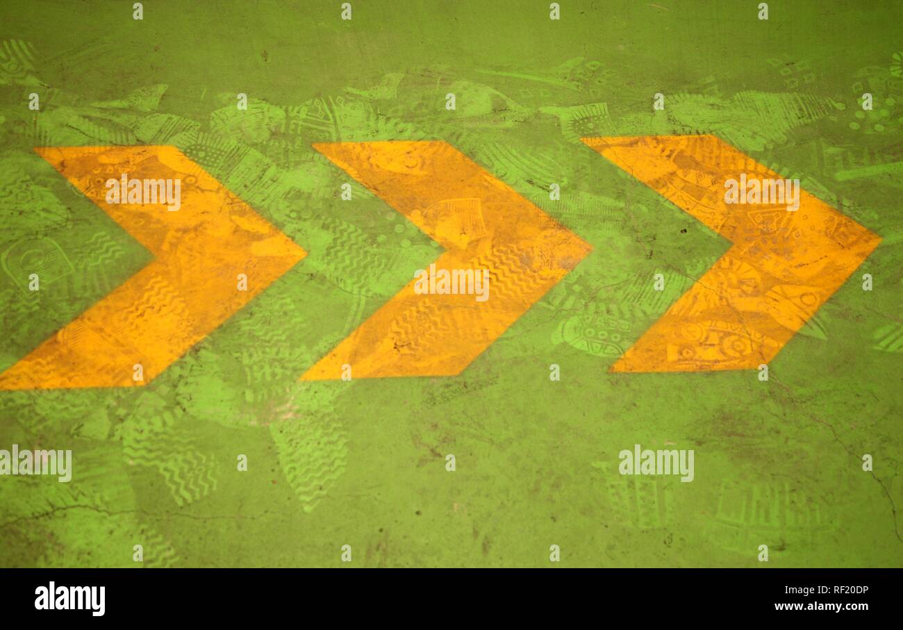 Modo dei segni sul pavimento Foto Stock