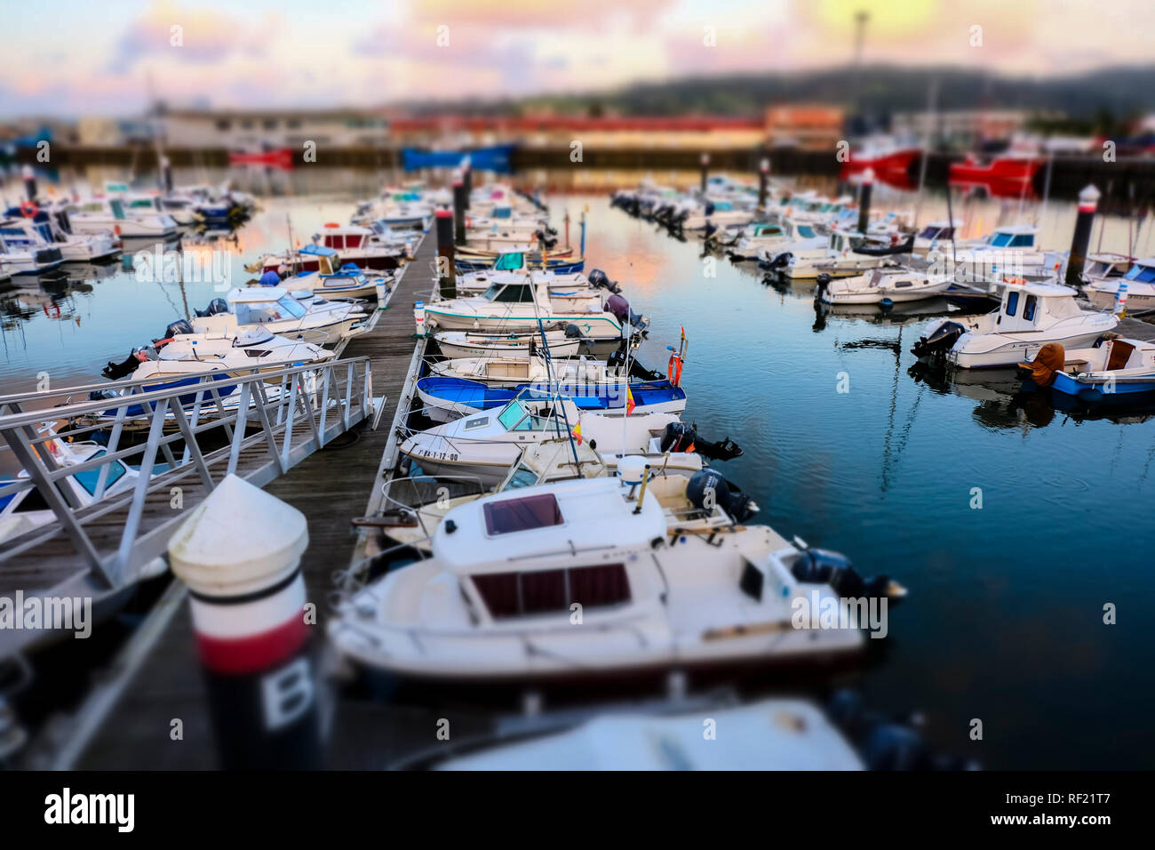 Barche in un marina. Foto Stock