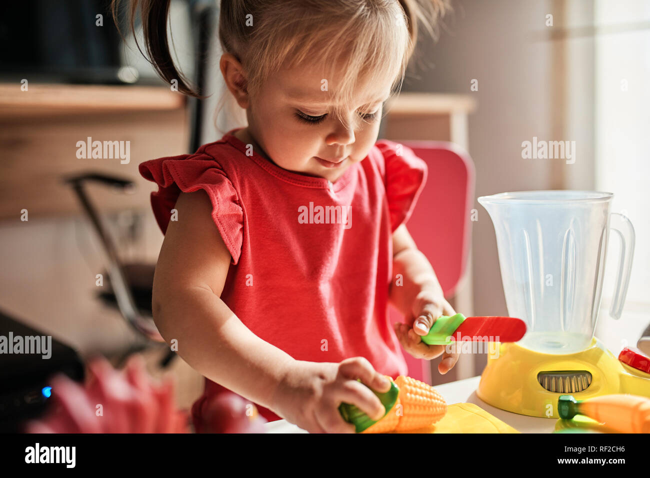 Frullatore giocattolo rosso per bambini - immagine Foto stock - Alamy