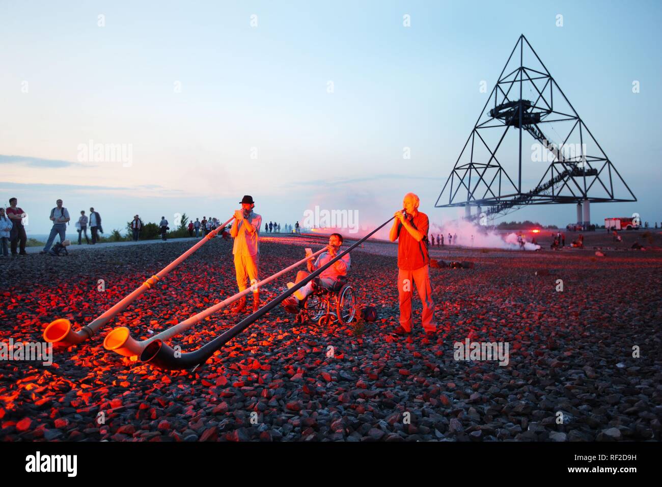 Alpenhorn giocatori durante il turno supplementare, la lunga notte della cultura industriale, vulcano expedition tema, sulla Tetraeder Foto Stock